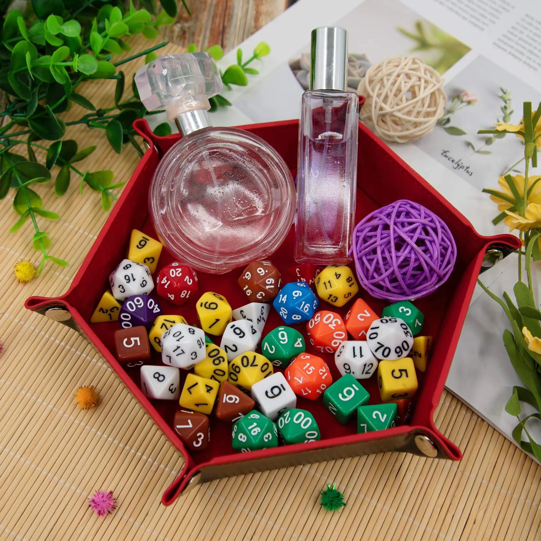 SIQUK 4 Piezas Bandeja Dados Cuero PU y Terciopelo Tablero Dados Plegable para DND RPG Juegos de Mesa (Gris, Camello, Rojo, Negro)