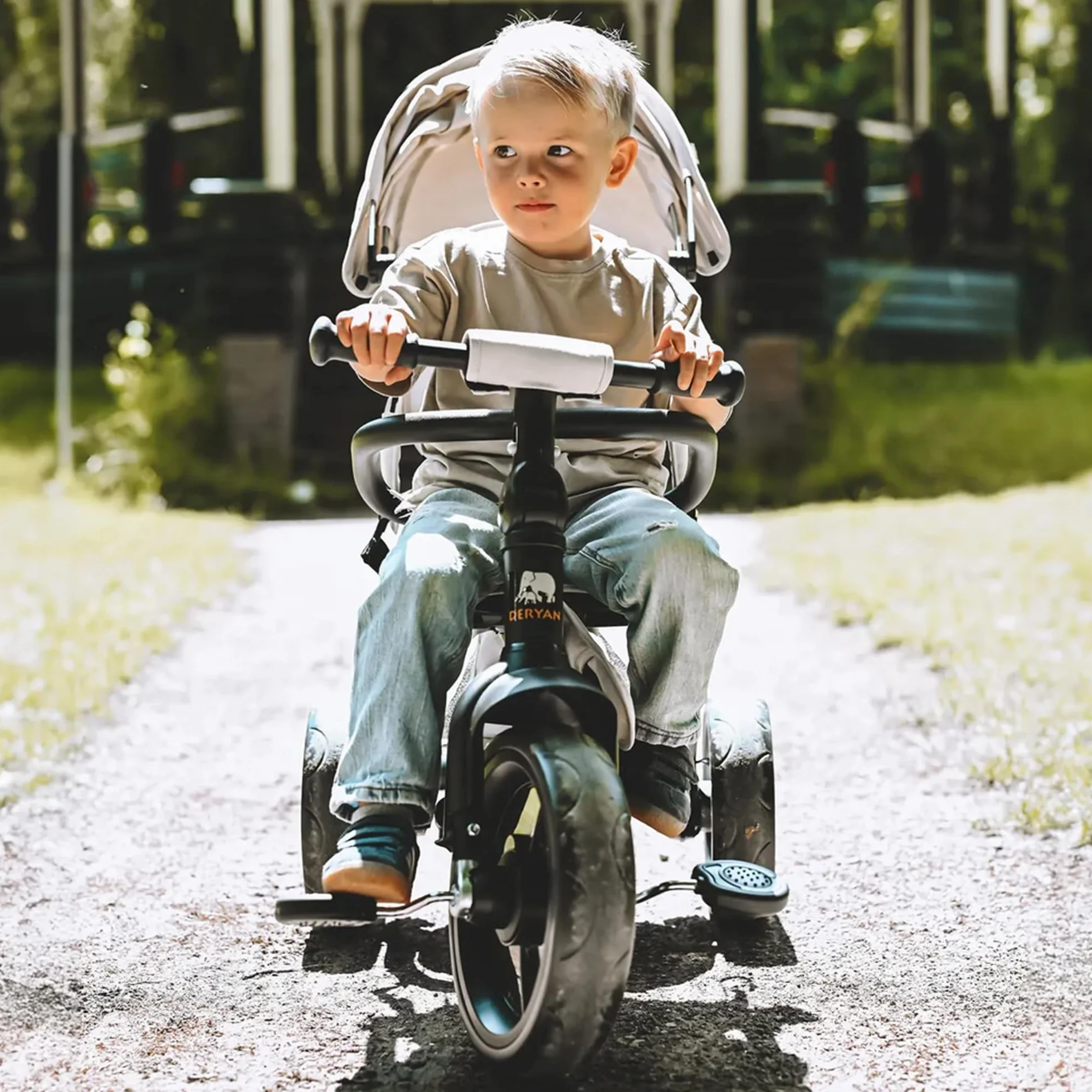 Deryan Explorer Triciclo 9 Meses a 25 kg - Evolutivo, Bicicleta Sin Pedales, Bicicleta Bebe, Plegable, para Niños, Asiento Reversible, Capota con protección Solar, Cesta, Arnés de 5 Puntos - Crema