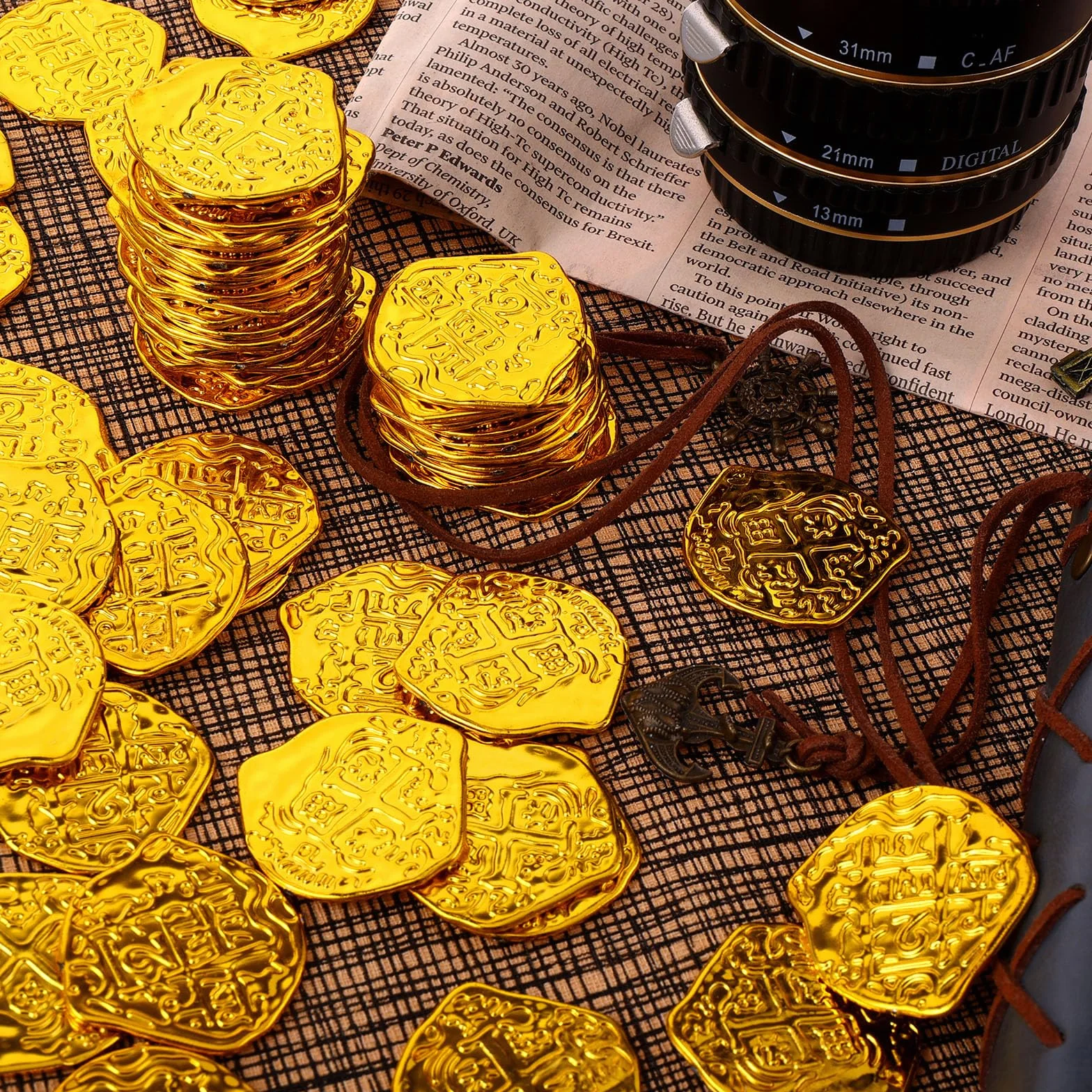 100 Piezas Monedas Pirata Réplica de Moneda de Plástico Doblones Españoles Monedas Juguete de San Patricio Decoraciones de Fiesta Pirata para Eventos Temáticos de Aventura de Halloween