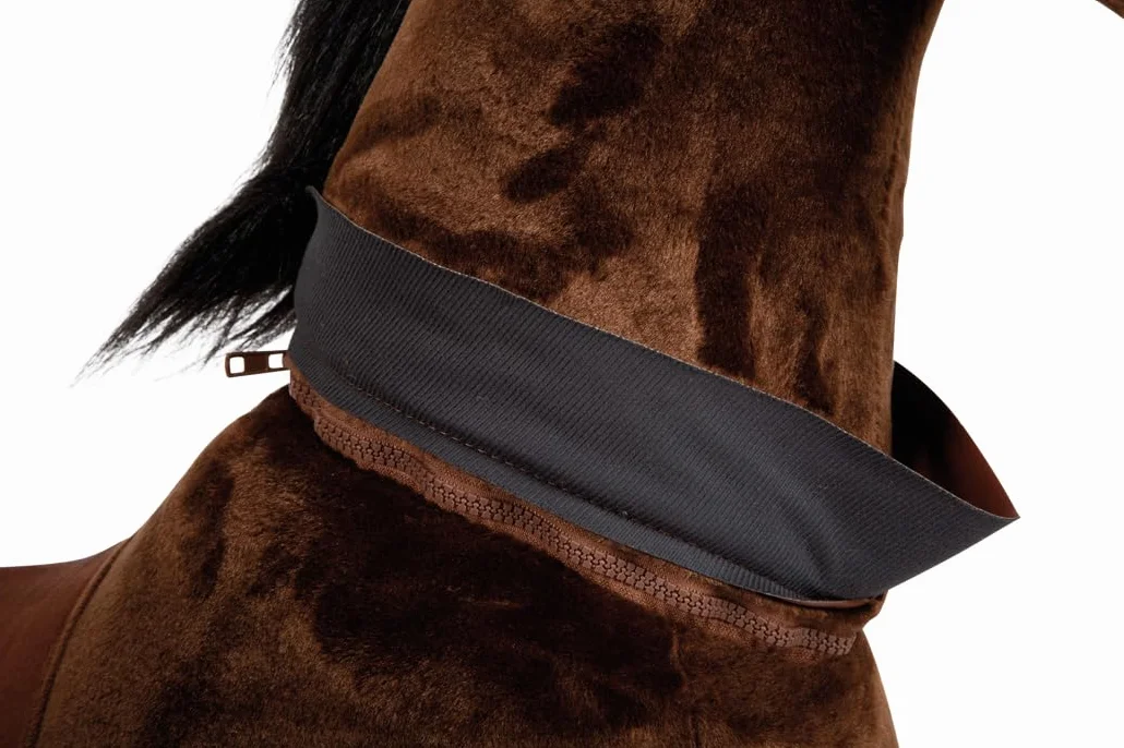 Small Foot Caballo de Montar con Ruedas de Felpa, Caballito de Juguete, hasta 50kg, para niños a Partir de 5 años, 12462