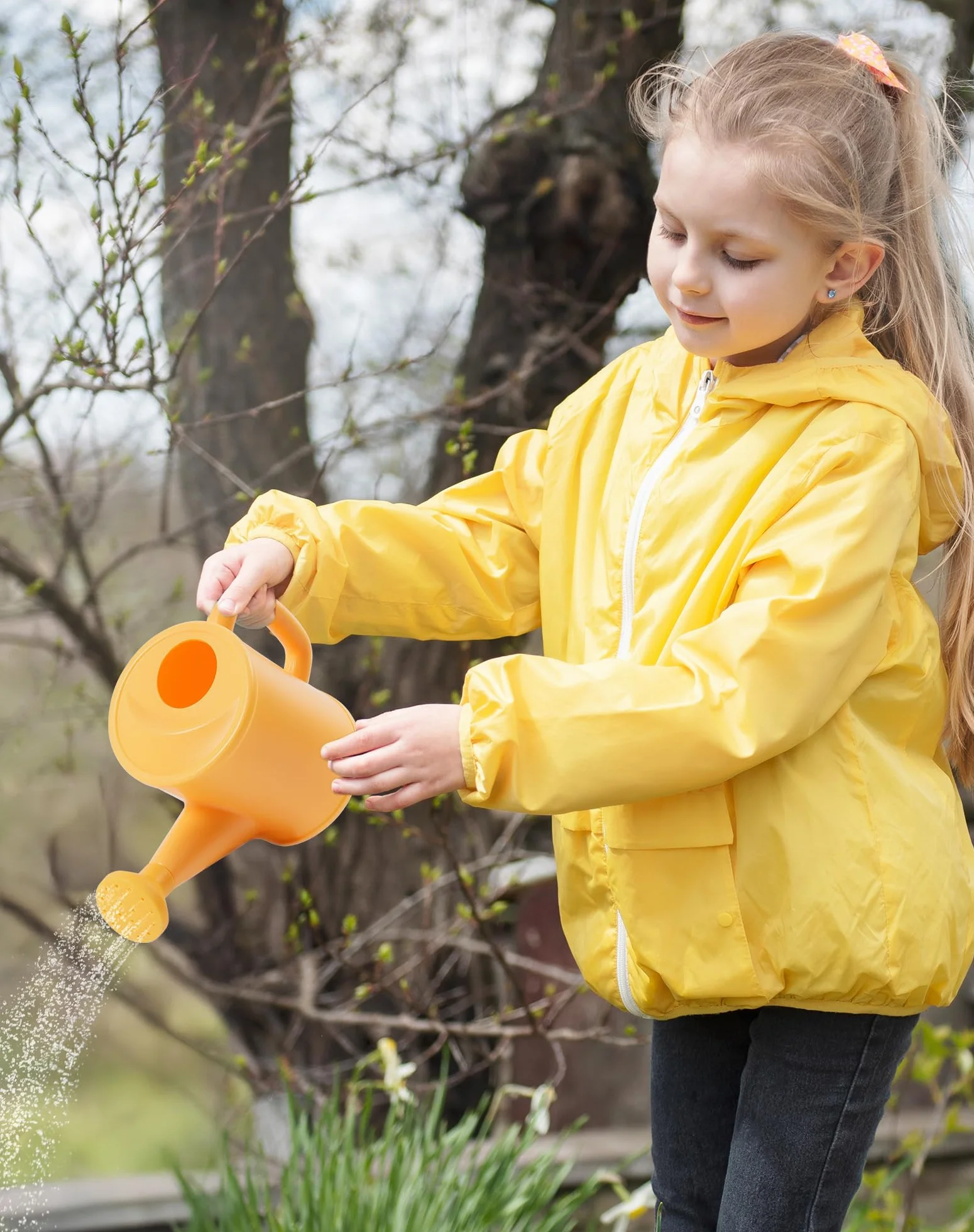 ROBOTIME Juego de herramientas de jardinería para niños, kit de herramientas de jardín de 18 piezas para niños pequeños con regadera, guantes, delantal y sombreros, bolsa de herramientas y juego de