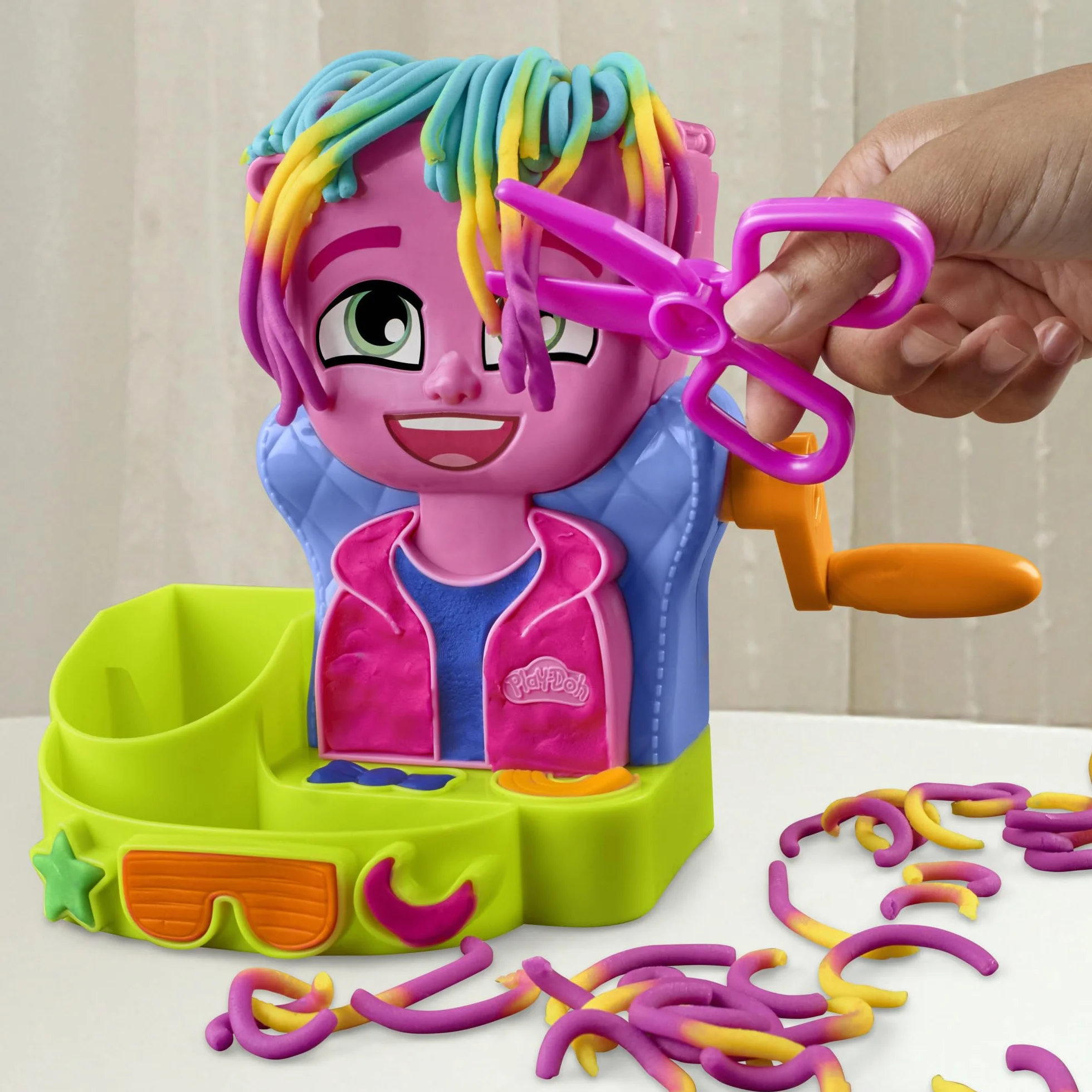 Play-Doh Hasbro Peluquería, Manualidades para Niñas y Niños a Partir de 3 Años, Set con Herramientas y 6 Botes de Plastilina de Colores, Regalo Creativo