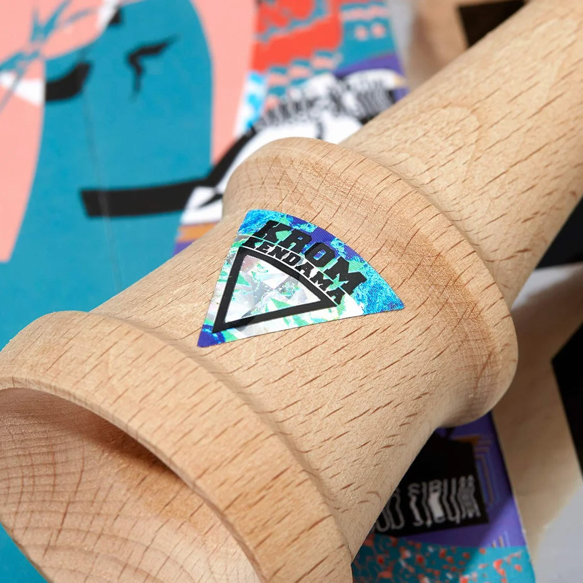 KROM Juguete Kendama – Noia 4 – Mejora Tus Habilidades Cognitivas – Mejora el Balance, los Reflejos y la Creatividad – Kendama Modelo Pro Hecho para Principiantes y Expertos