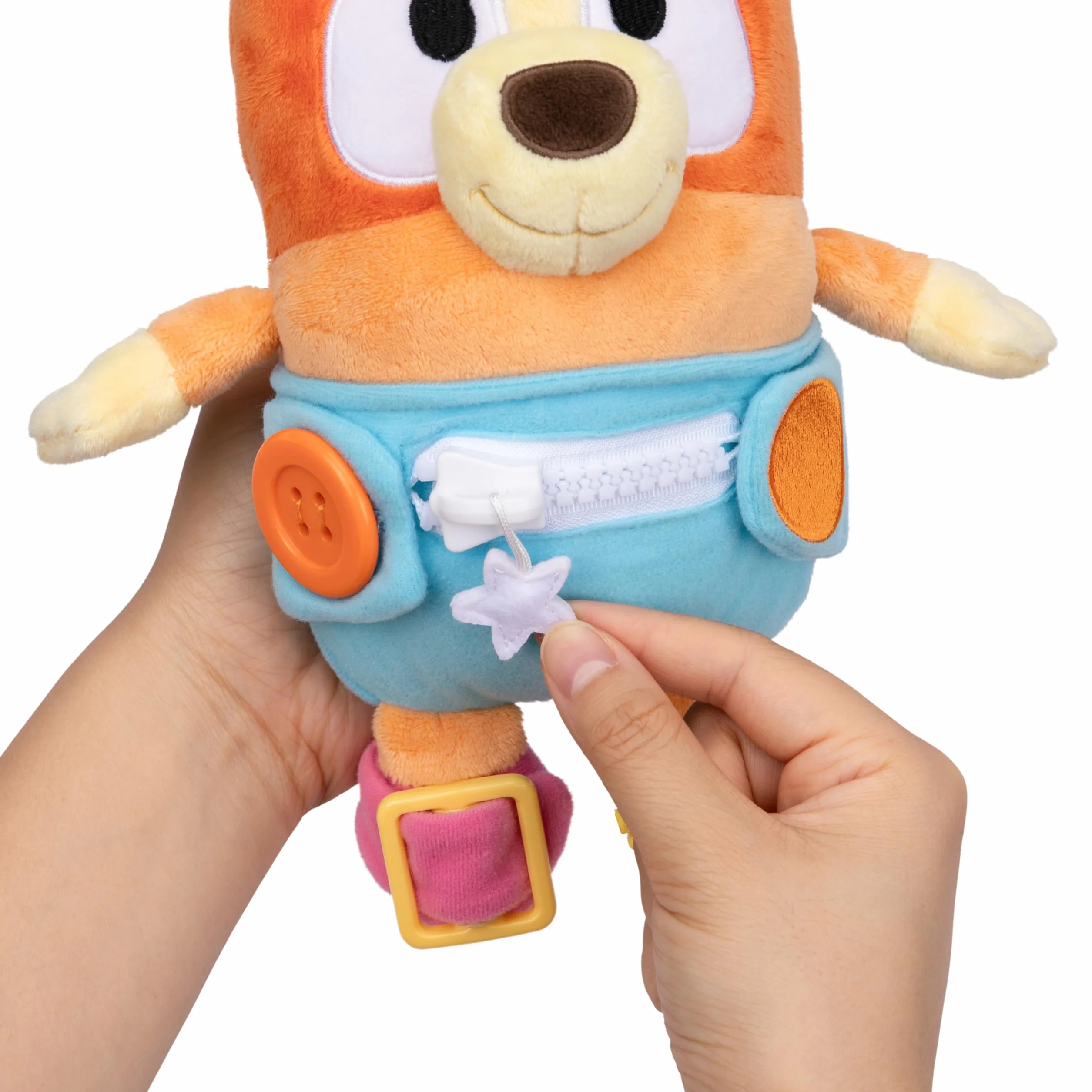 Bluey Bingo Bebé para Vestir y Jugar: Practica Las Habilidades motoras Finas vistiendo a Bingo Bebé, un Peluche Supersuave de 25,4 cm con Botones, Cremallera, Hebilla y Cordones