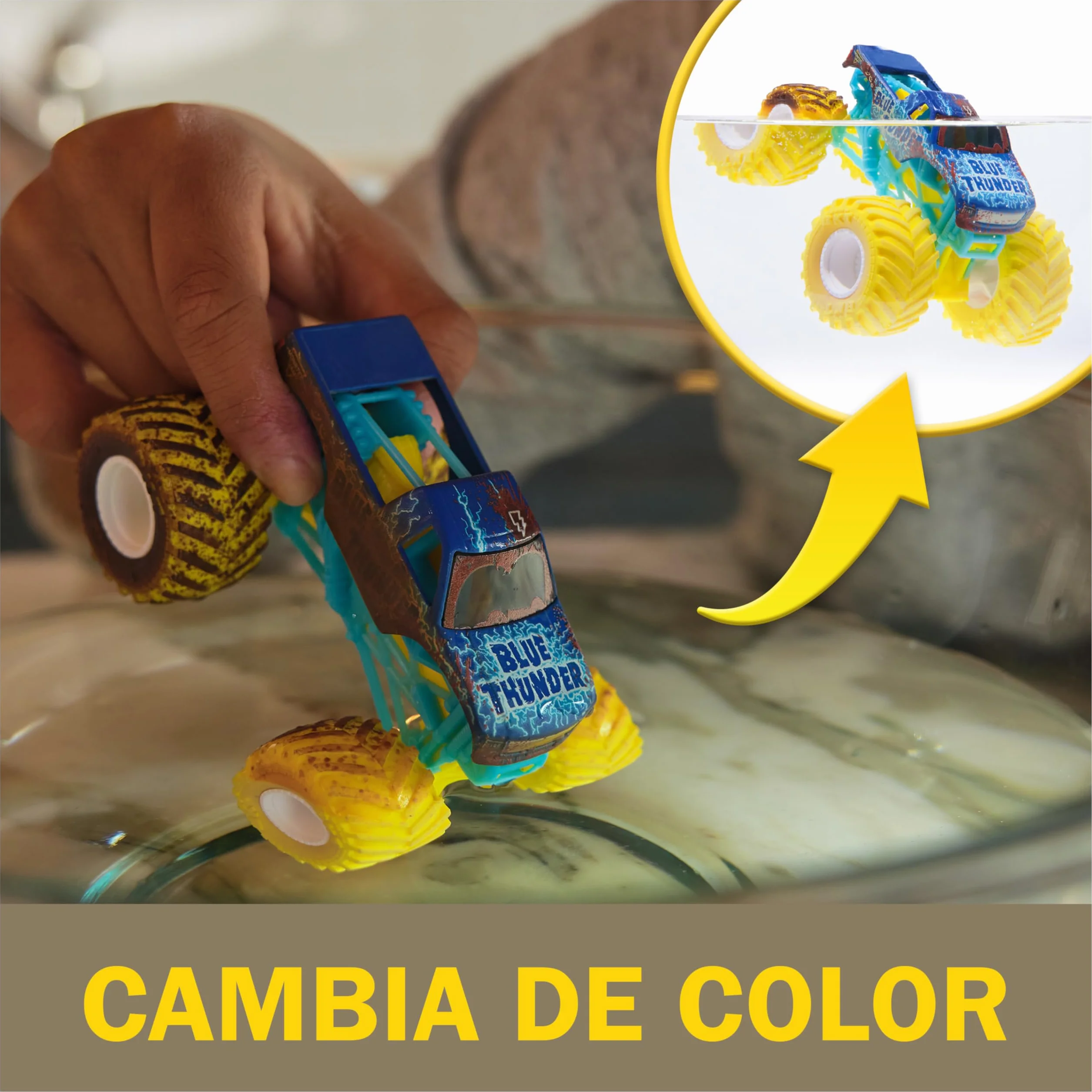 Monster Jam - Coche Monster Truck MUD Blasters DE Metal Escala 1:64, Cambia DE Color - Modelo Aleatorio - Camiones de Juguetes para Niños - Juguetes Niños 3 años +