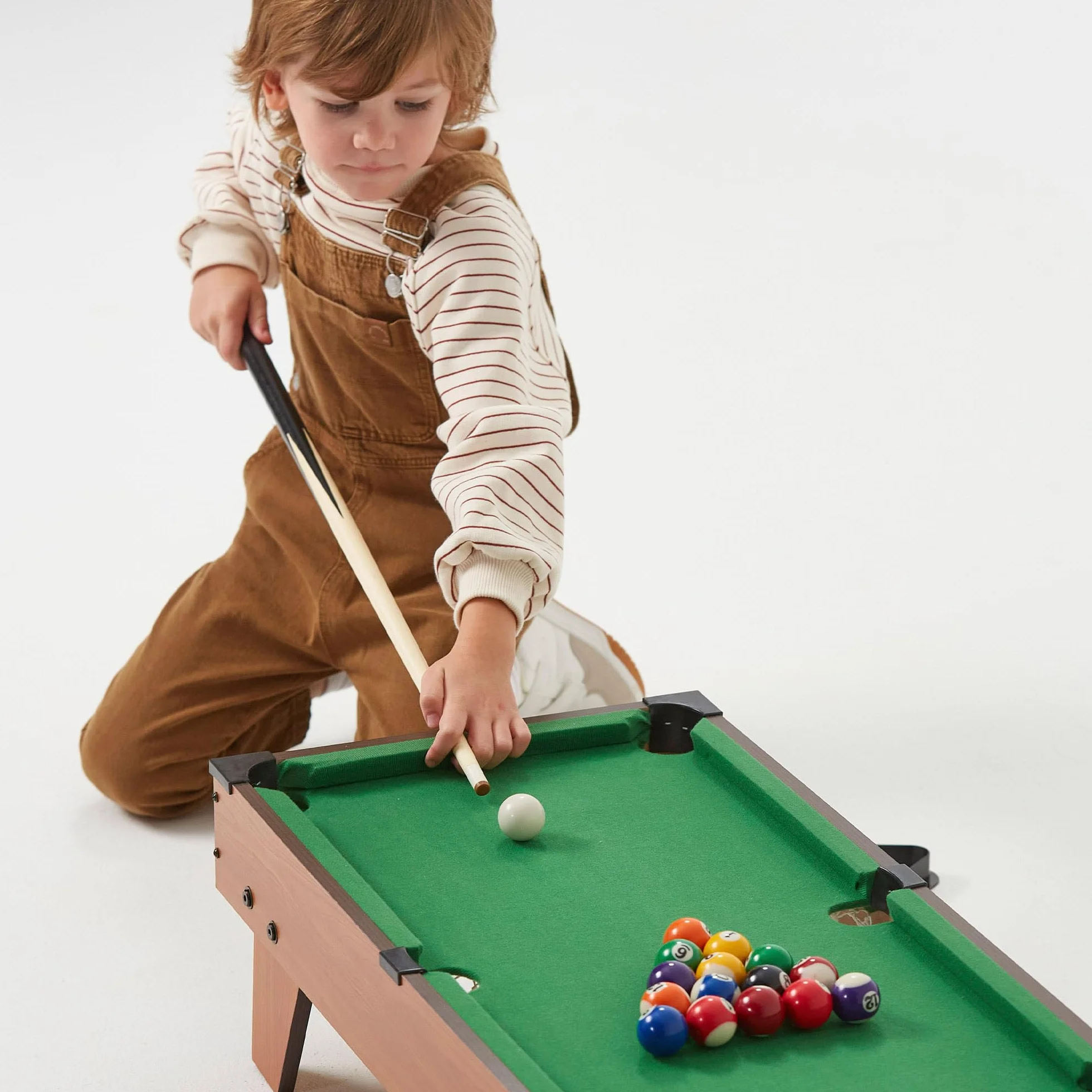 ColorBaby CB Games Mesa Billar para niños, Sobremesa, Madera Resistente, 22 Piezas, Incluye Tacos, Tiza, triángulo y Cepillo, 2-4 Personas, 62x36x15 cm, Juego de Bolas, Juguetes 6 años (43269)