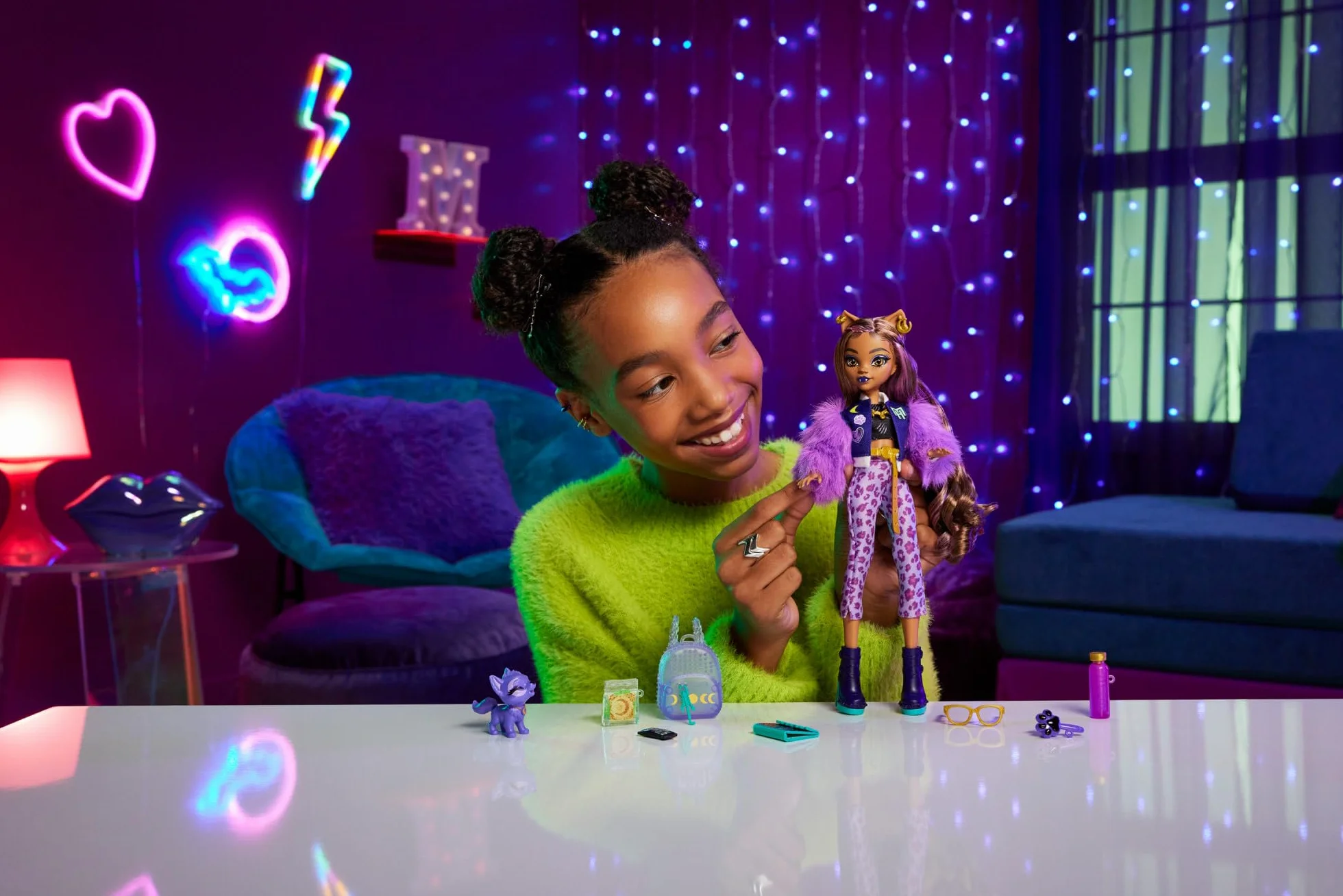Monster High Fabulosa Clawdeen Wolf Muñeca articulada con Mascota Crescent, Conjunto de Moda y Accesorios, Juguete +4 años (Mattel HRP65)