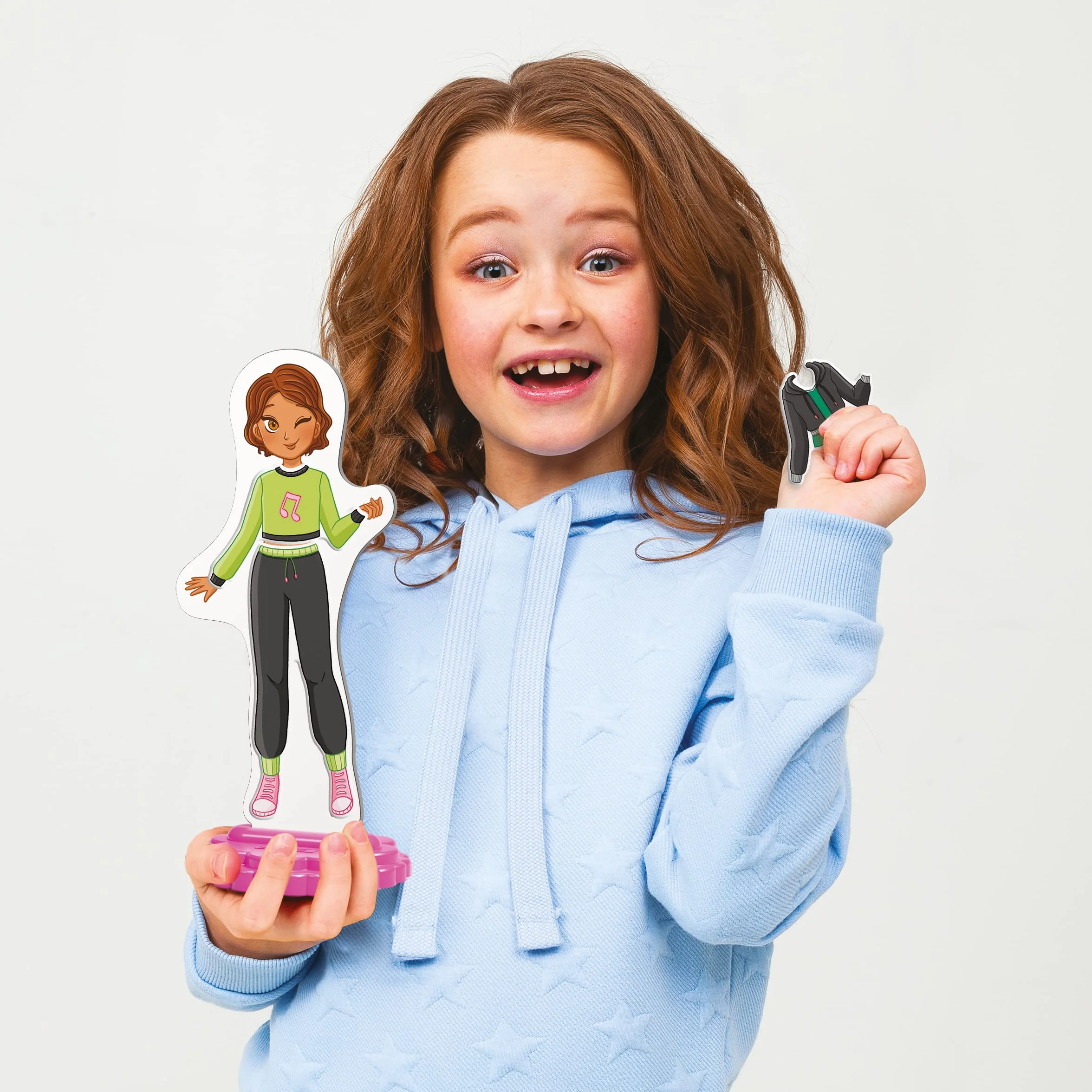 Quercetti Magnetic Fashion Laura, Juguetes Niña 5 Años, Juego Magnetico con 29 Piezas de Ropa y Accesorios, Juguetes Niñas, Juegos Infantiles Creativos para Niñas, Made in Italy