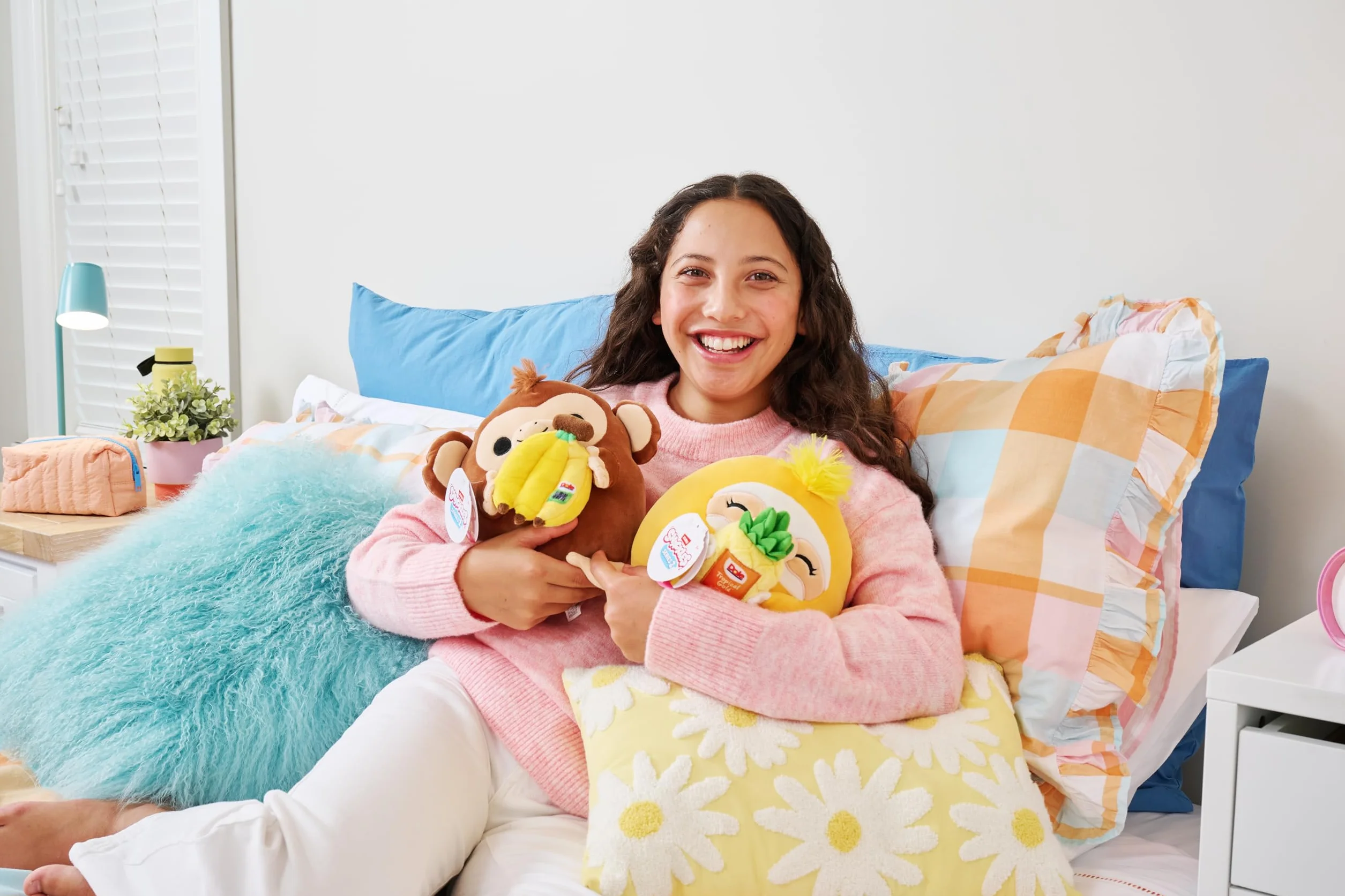 Snackles Serie 2 de 20 cm Snackle de ZURU muñeco blandito y achuchable de Peluche 20 cm con Accesorio de Snack de Marca, Penguin (Baskin Robbin), Regalos Dia de La Madre