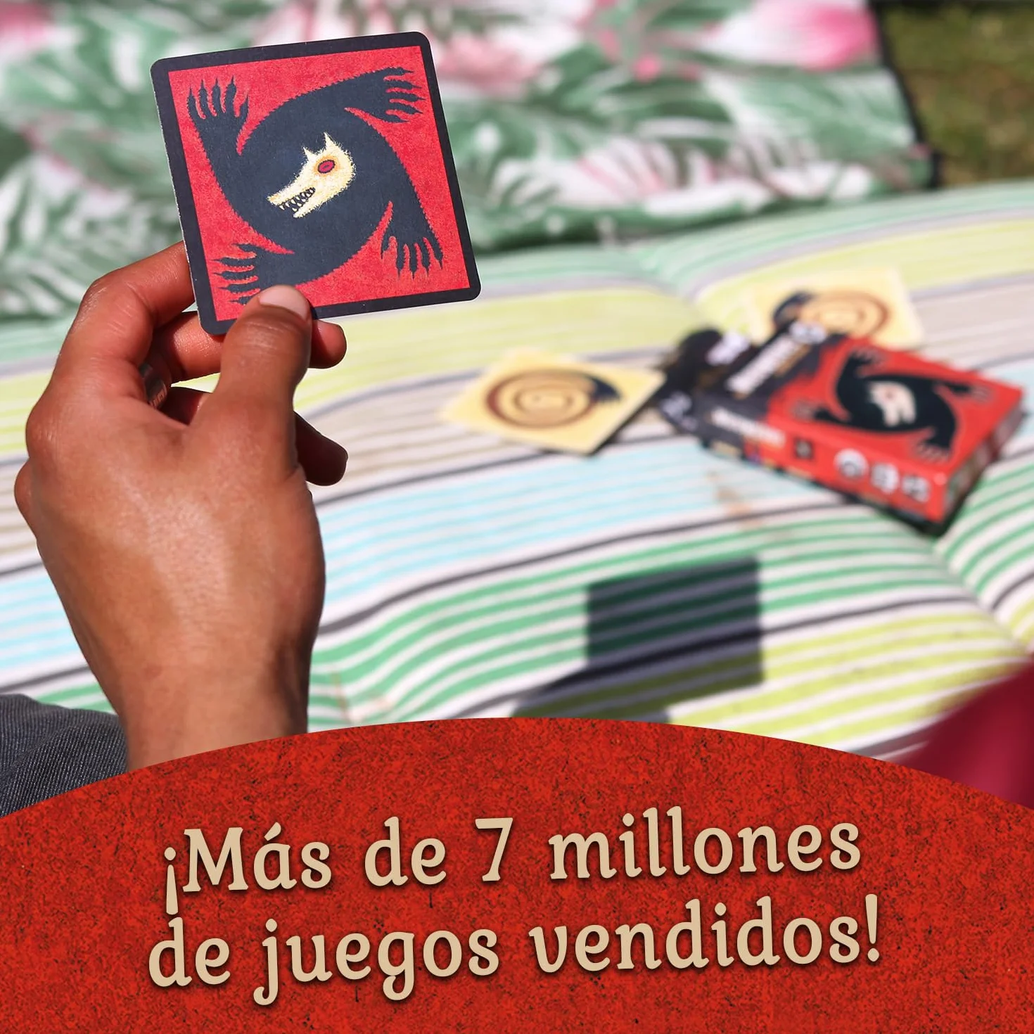 Asmodee Los Hombres Lobo de Castronegro, Party Game de Roles Ocultos, 8-18 Jugadores, 10+ Años, 30 Minutos