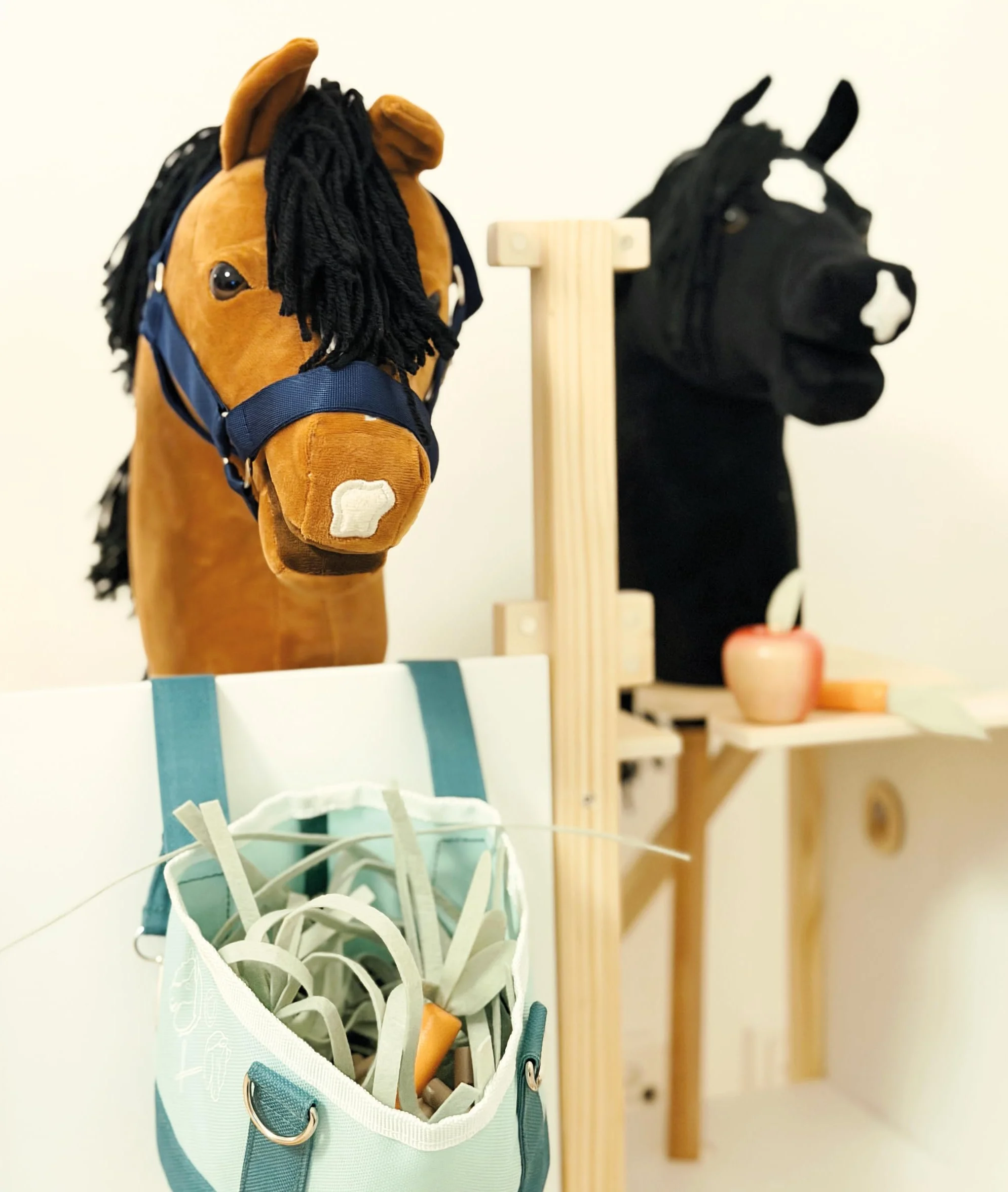 Small Foot Establo para Caballos Hobby, en Madera para Dos Caballos Hobby niños a Partir de 3 años, 12795