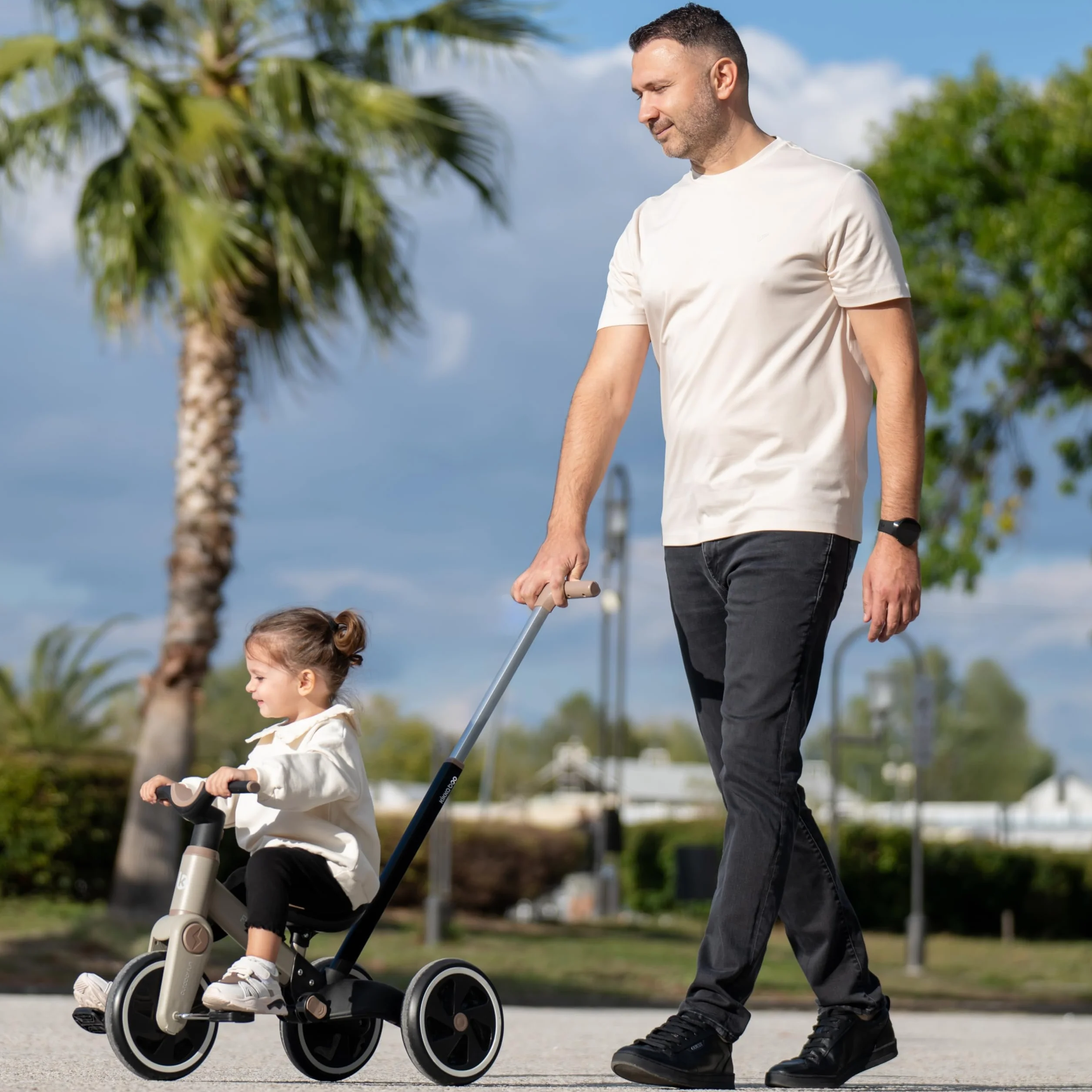 KikkaBoo Triciclo Evolutivo de Bebé 5 en 1 Flash, Desde 18 Meses a 4 Años, Transformable en Bicicleta Sin Pedales, con Manillar de Empuje Ajustable, Ligero, Ruedas EVA, Gris
