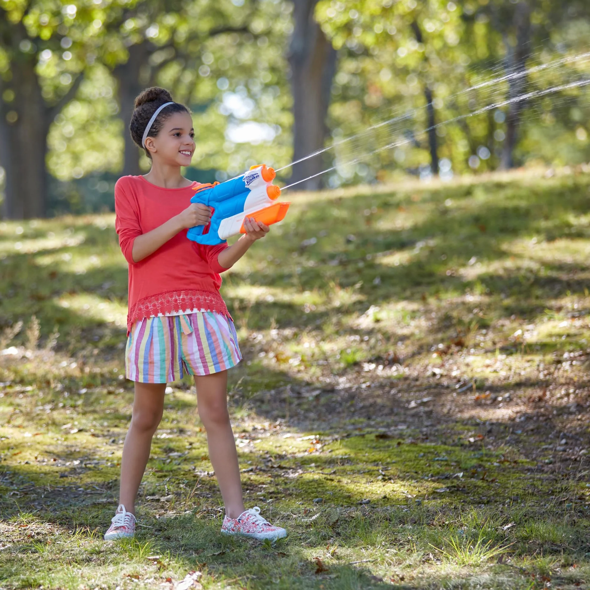 Nerf Super Soaker Twin Tide Lanzador de agua de bombeo 2 cañones Juguete agua al aire libre