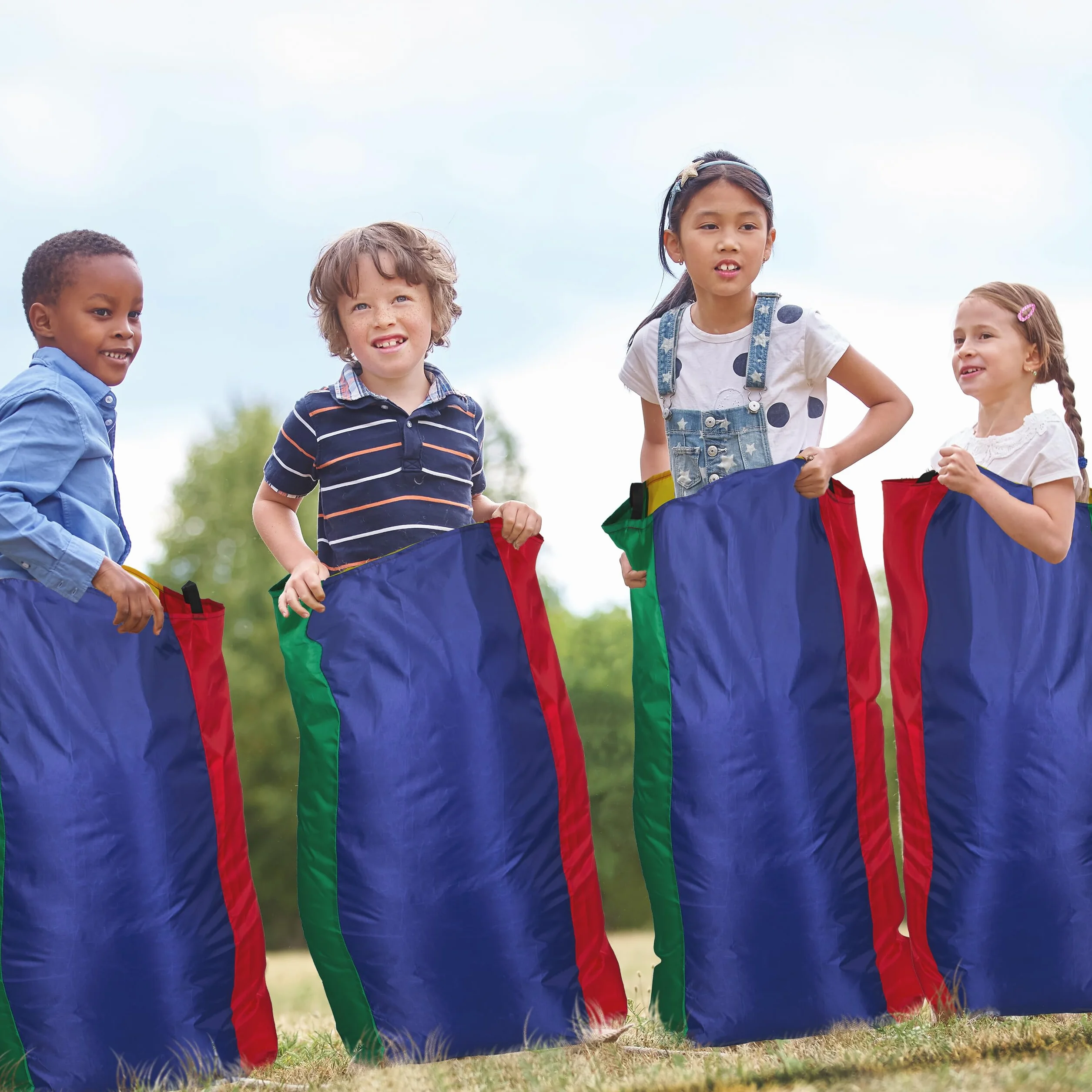 Relaxdays Aire Libre para niños en el Set Juegos Infantiles de Exterior, Gincana, Carrera de Sacos, de Huevos y de Tres Piernas, 24 Medallas, Multicolor, Poliéster, 90 x 50 x 40 cm