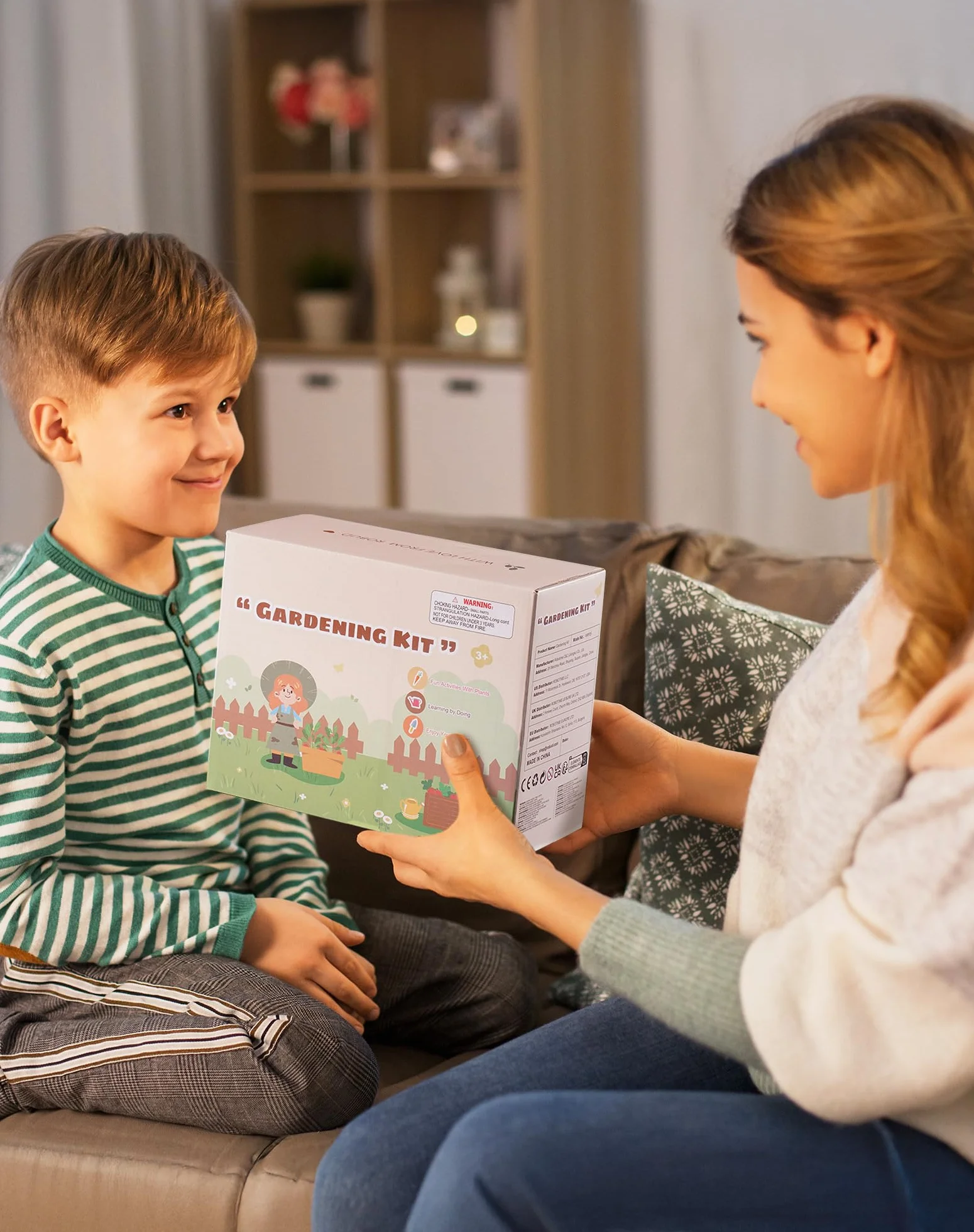 ROBOTIME Juego de herramientas de jardinería para niños, kit de herramientas de jardín de 18 piezas para niños pequeños con regadera, guantes, delantal y sombreros, bolsa de herramientas y juego de
