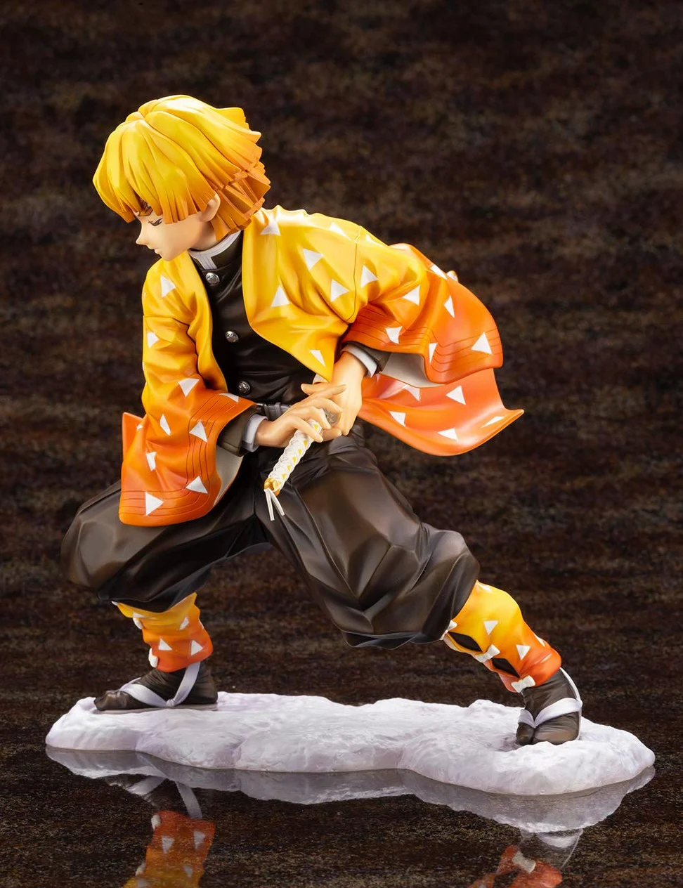Estatua Zenitsu Agatsuma 17 cm. Demon Slayer: Kimetsu no Yaiba. Kotobukiya. ARTFXJ. 1:8