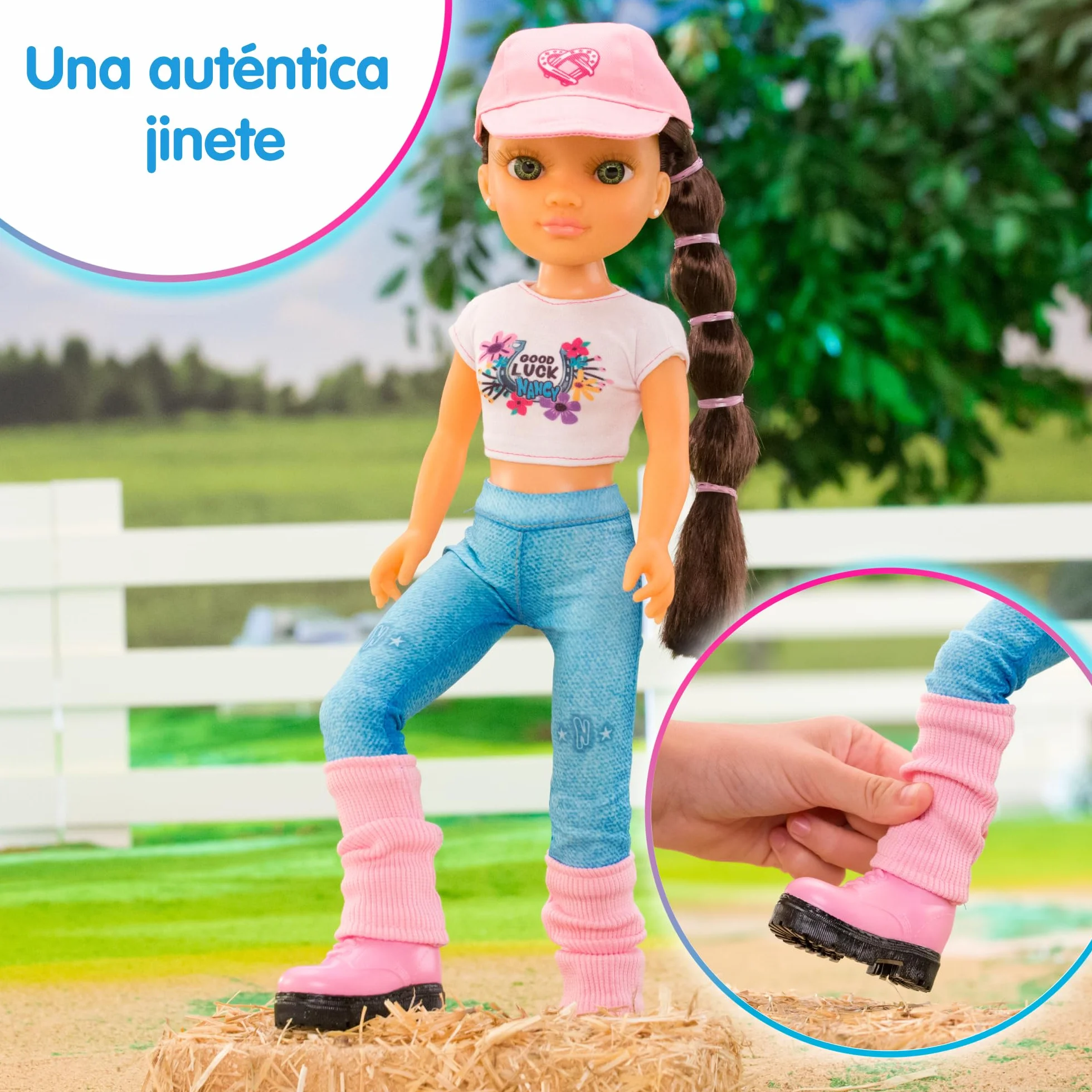 Nancy - Un día con su Caballo, muñeca Fashion articulada y Caballo, Accesorios de Cuidado, Cepillo-Esponja Que Cambia el Color del Pelo de la Crin, niños y niñas a Partir de 3 años, Famosa (NAC49000)
