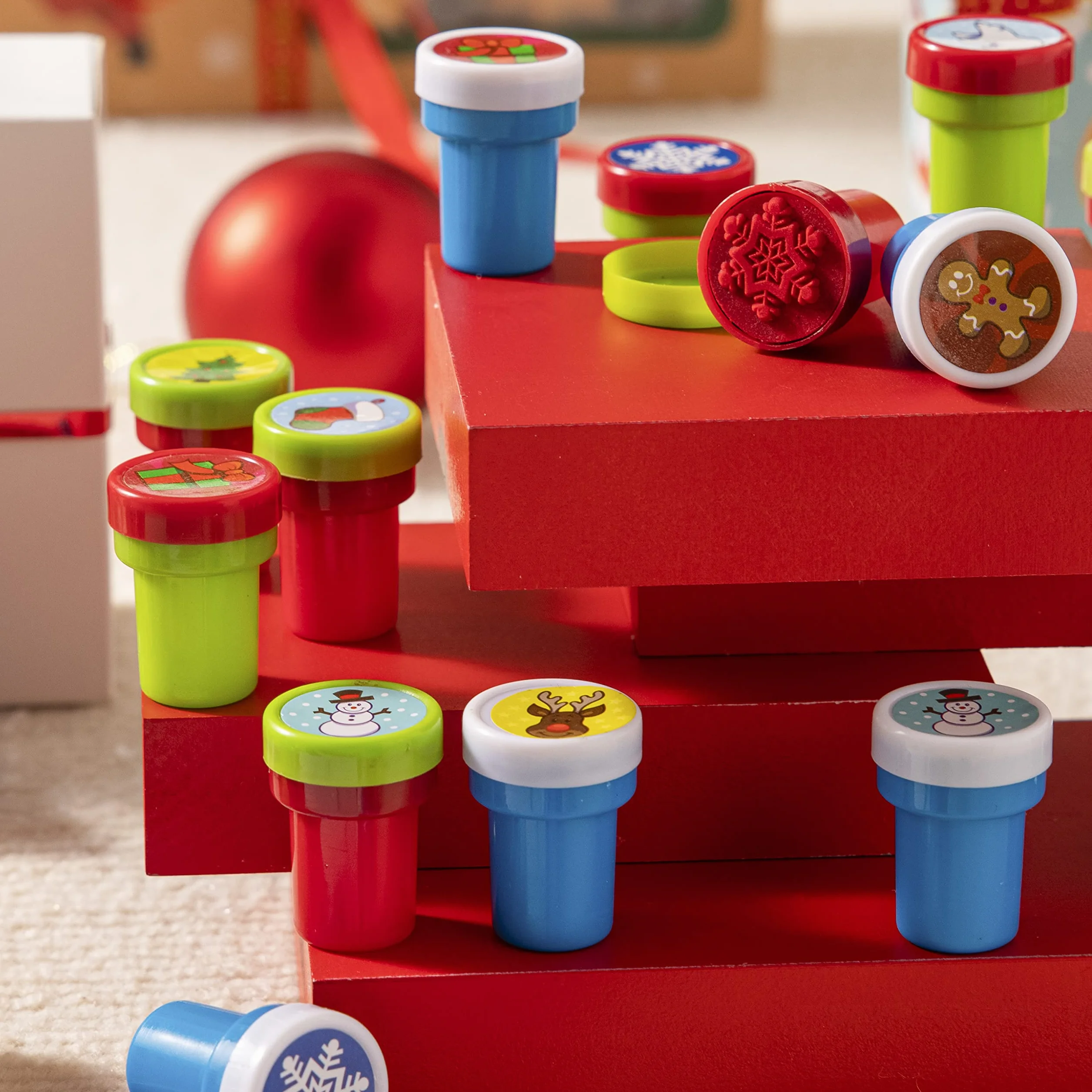 JOYIN Sellos Navidad para Niños 48pcs Sellos para Favor de Fiesta Infantil Premios Escolares Regalo de Cumpleaños