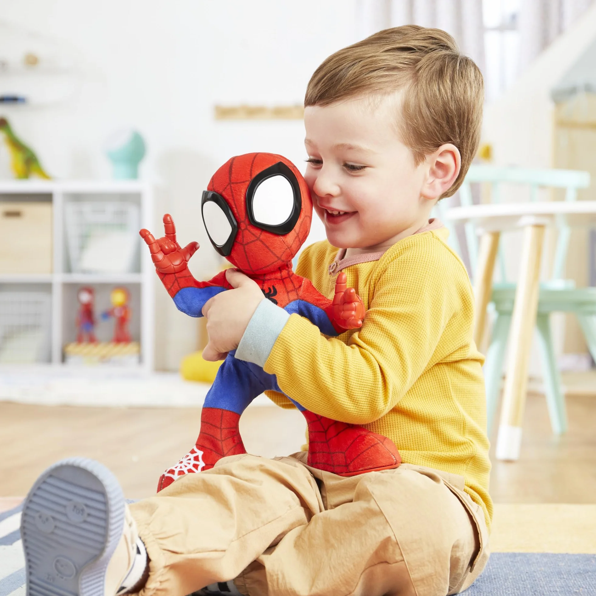Spidey and His Amazing Friends Marvel Spidey Baila y Gatea - Muñeco de Peluche Interactivo - Juguete de Superhéroe Versión en español - Spider-Man con Reproducción de Sonido