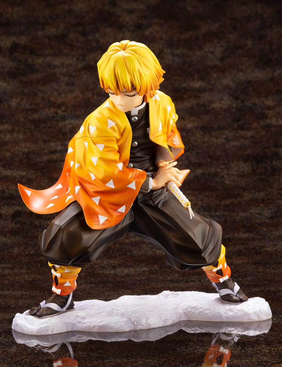 Estatua Zenitsu Agatsuma 17 cm. Demon Slayer: Kimetsu no Yaiba. Kotobukiya. ARTFXJ. 1:8
