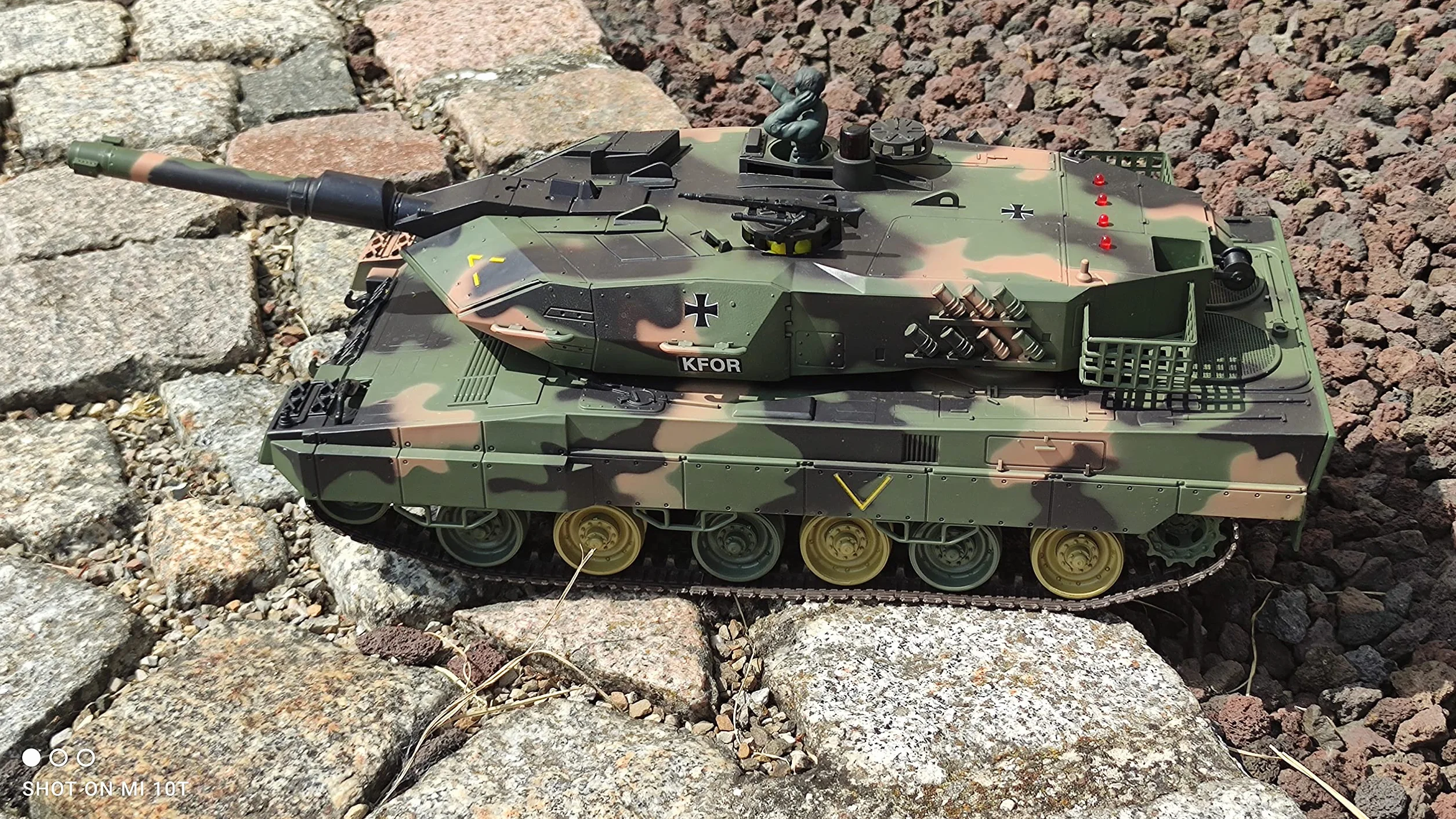 RC Leopard 2A5 - Tanque de combate con sonido, escala 1:24 y 2 sistemas de combate, infrarrojos y disparos de 6 mm