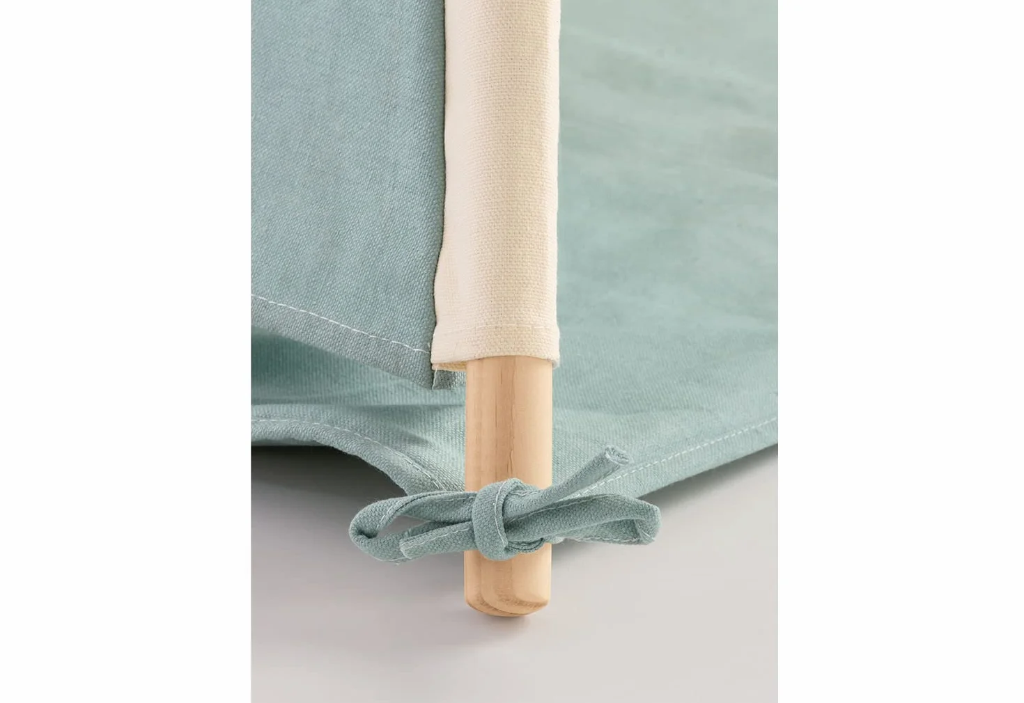 Pinolino Tipi Yuma - Tienda de campaña de Tela y Madera con Ventana, Alfombra de Suelo y Bolsa de Almacenamiento, para niños a Partir de 3 años, Tela con Tonos Pastel y banderines