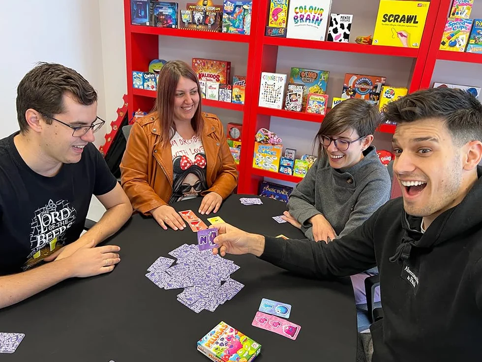 Mercurio Pelusas Juego de Cartas Ágil y Divertido 110 Cartas 20 min 8+ Años 2-6 Jugadores