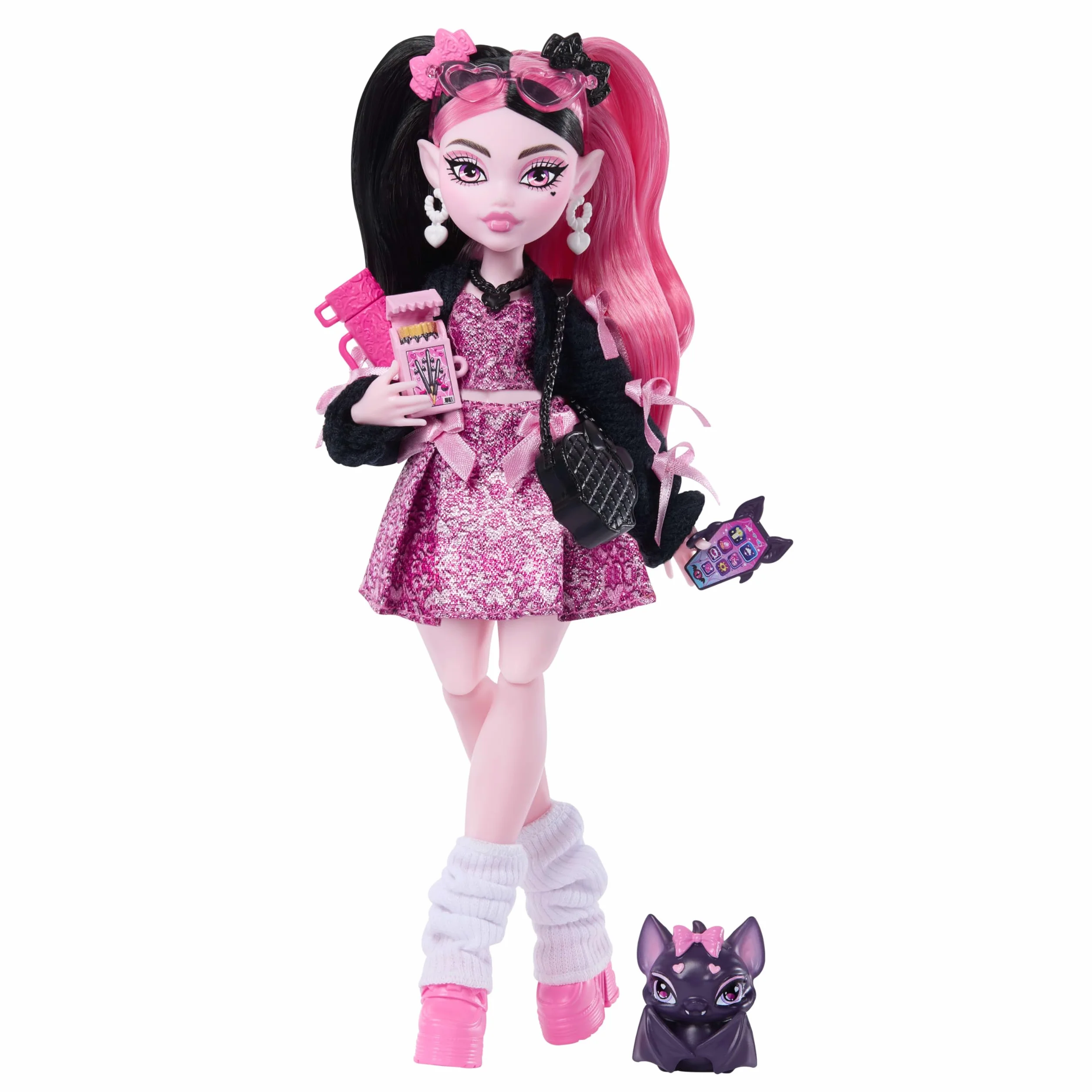 Monster High Draculaura Muñeca con Vestido Rosa con Lazo y cárdigan Negro, murciélago Mascota Count Fabulous y 7 Accesorios, como Ramen, pintalabios y Bolso, JHK29