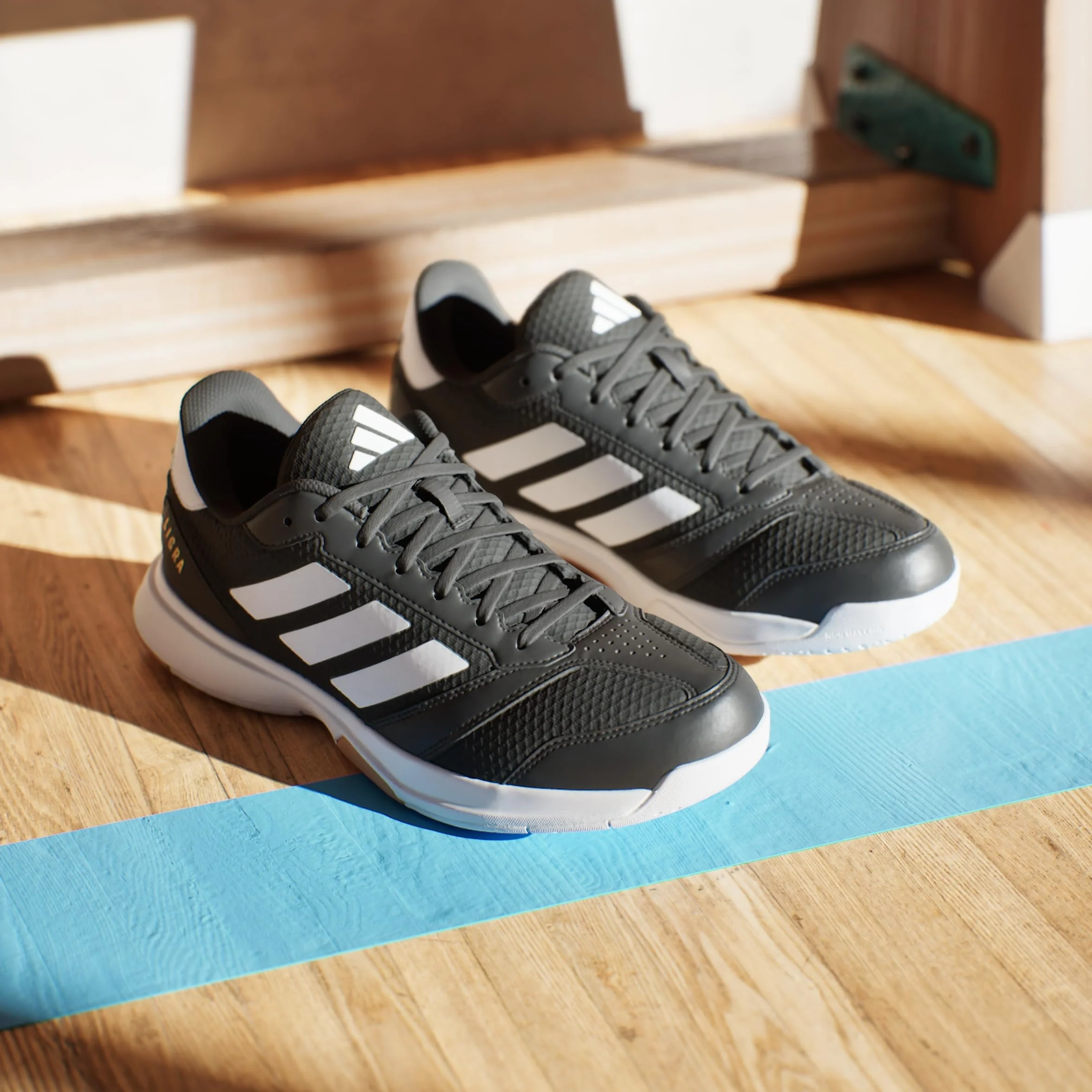 adidas Ligra 8 Men's Indoor Zapatilla