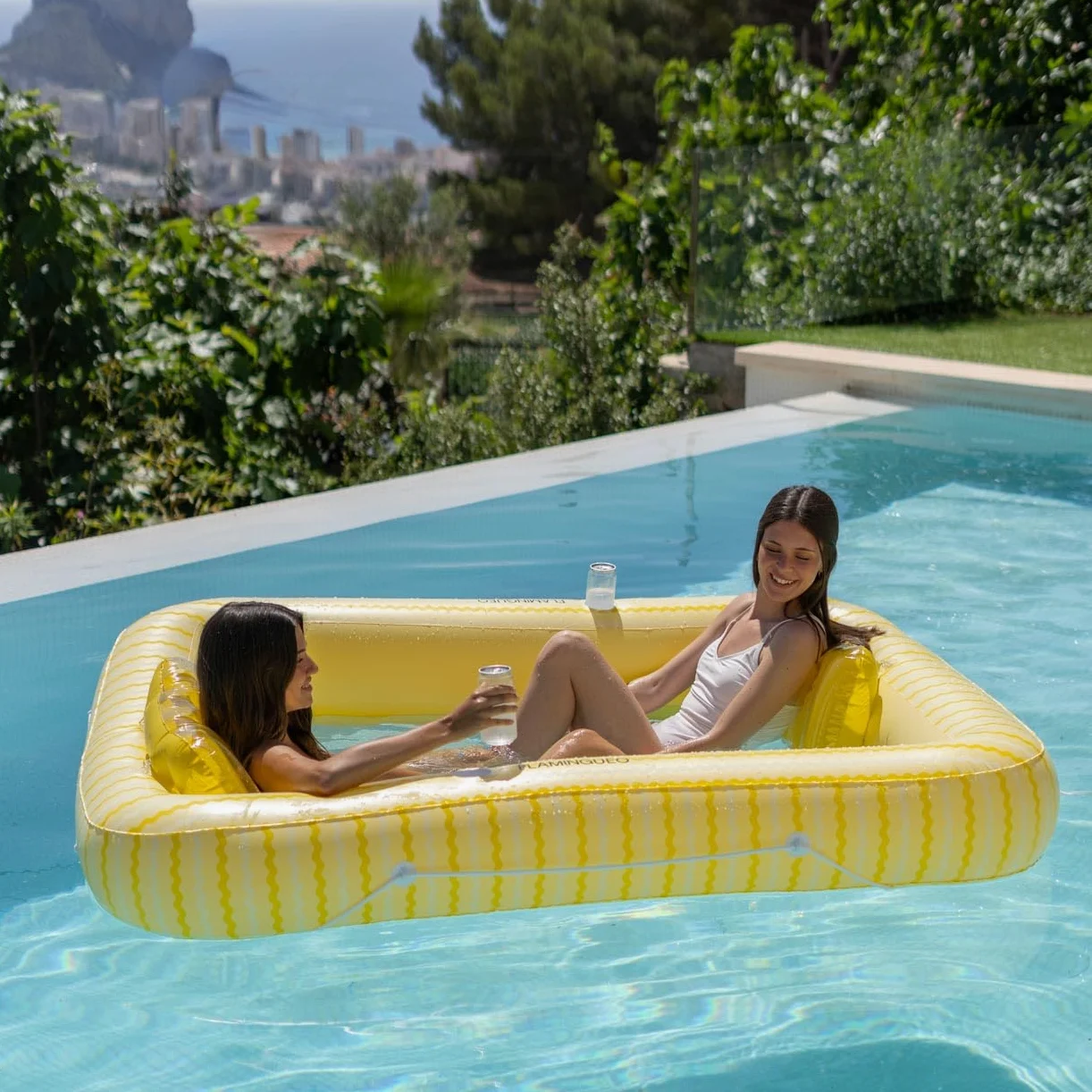 Flamingueo Colchoneta Piscina - Flotador Playa - Tamaño Extra Grande - Base de Rejilla - Dos Posavasos - Dos Almohadas Extraíbles