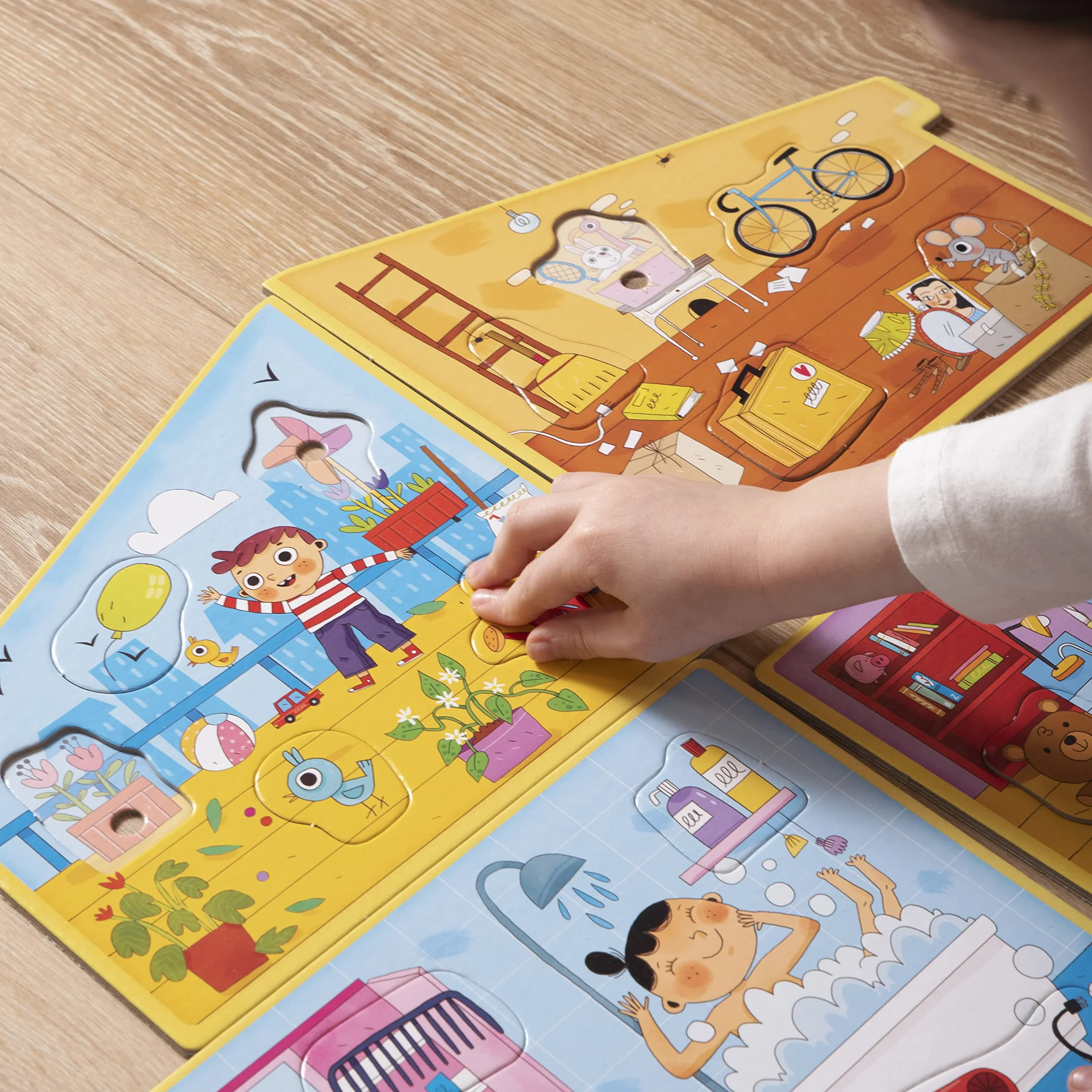 Lisciani - MONTESSORI - La Casa - Rompecabezas Para Niños a Partir de 2 años - Enseña a Colocar cada Cosa en su Lugar en la Casa - Juego Educativo - Fabricado en Italia (El empaque puede variar)