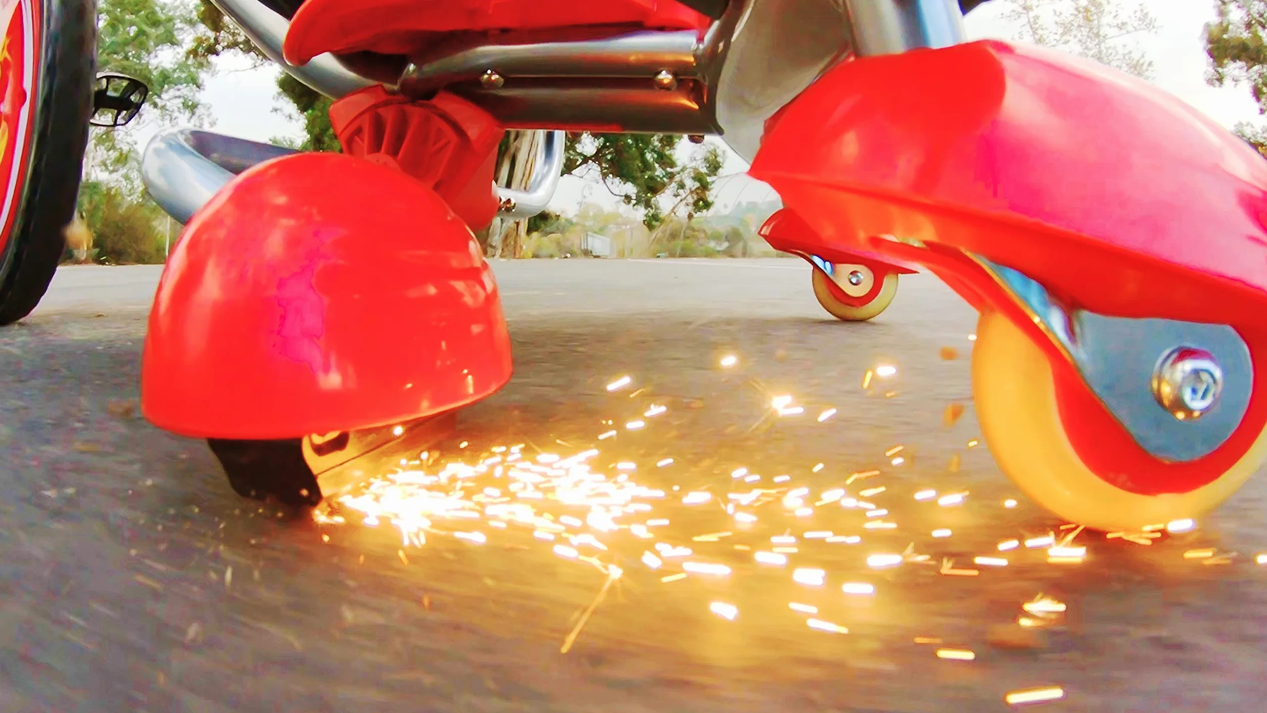 Razor FlashRider 360 - Vehículos para niños, Color Rojo