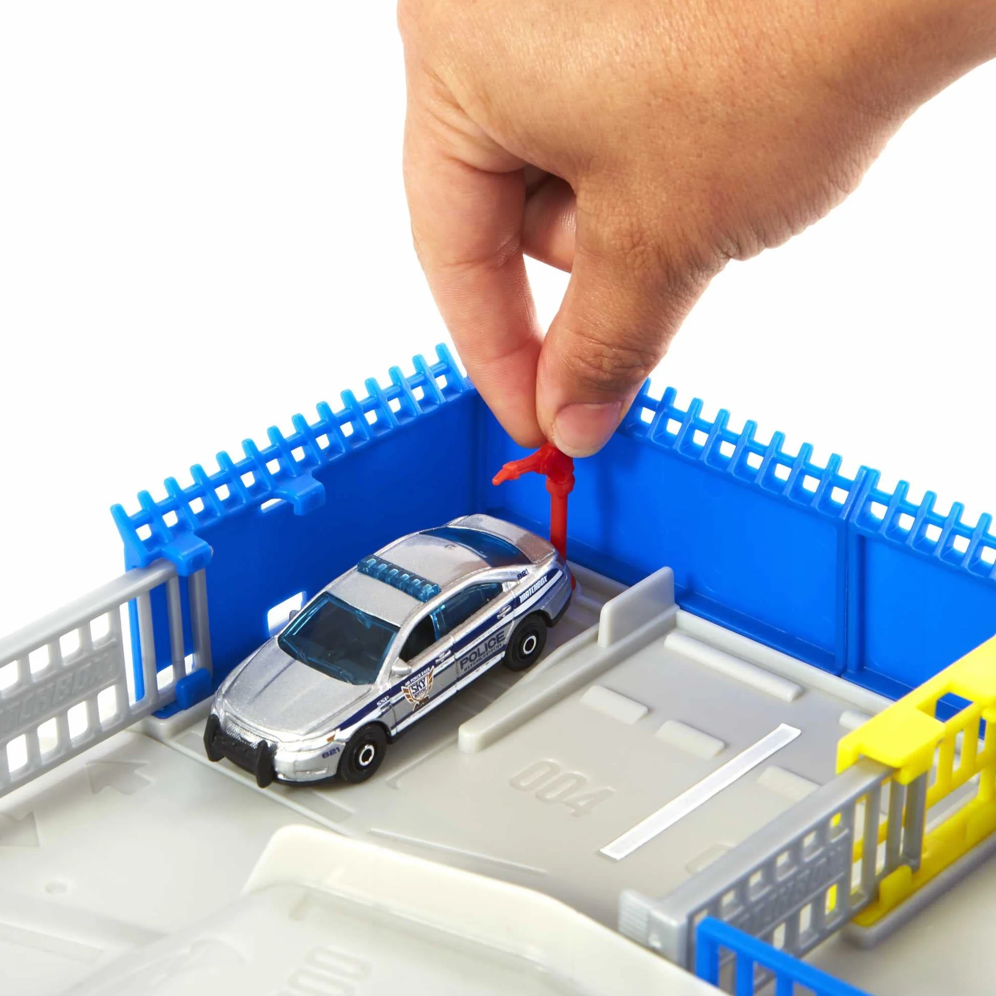 Matchbox Action Drivers Estación de policía Set de Juego con Pistas para Coches de Juguete con Sonidos, Incluye 1 vehículo y 1 helicóptero, +3 años (Mattel HHW22)
