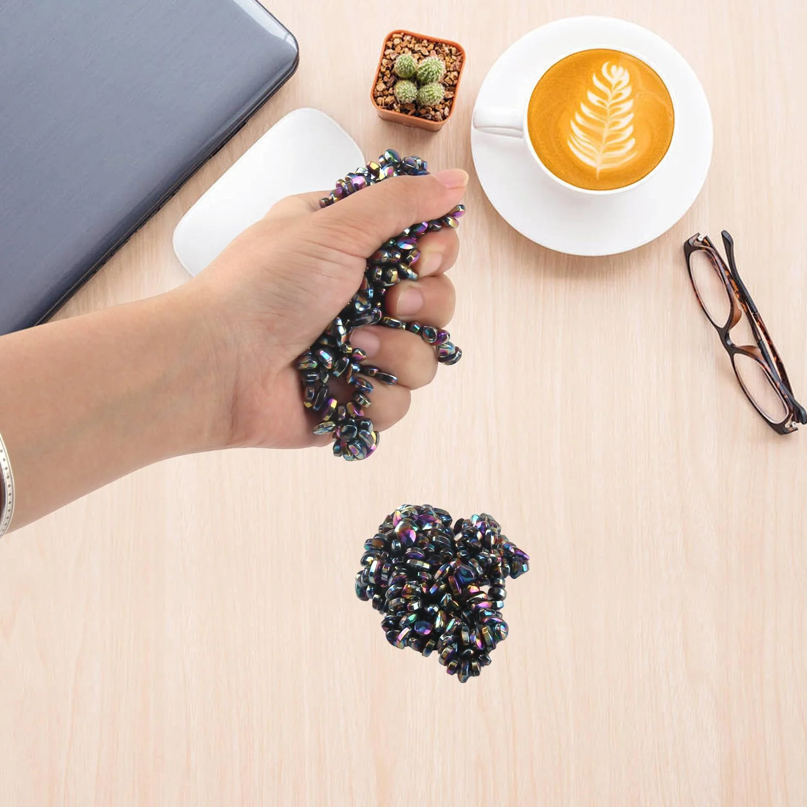 600+ Imanes Piedras de Colores Descompresión Magnetic Balls Imanes 4 Grandes Bolas Magnéticas Coloridas con Caja de Hierro Piedras Magnéticas para Ansiedad Pasatiempo Novedades Regalos