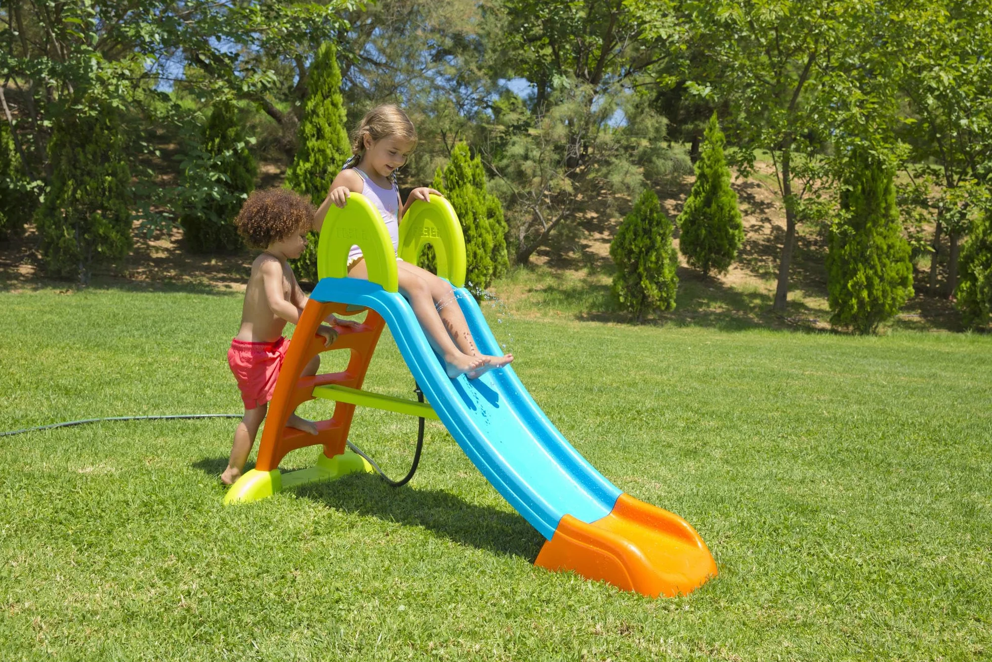 FEBER - Tobogán Slide Plus con Agua con hueco para la poner la manguera,escaleras antideslizantes,multicolor, de resistencia y fácil montaje, para niños de 2 y 7 años, FAMOSA(800009001)Versión previa