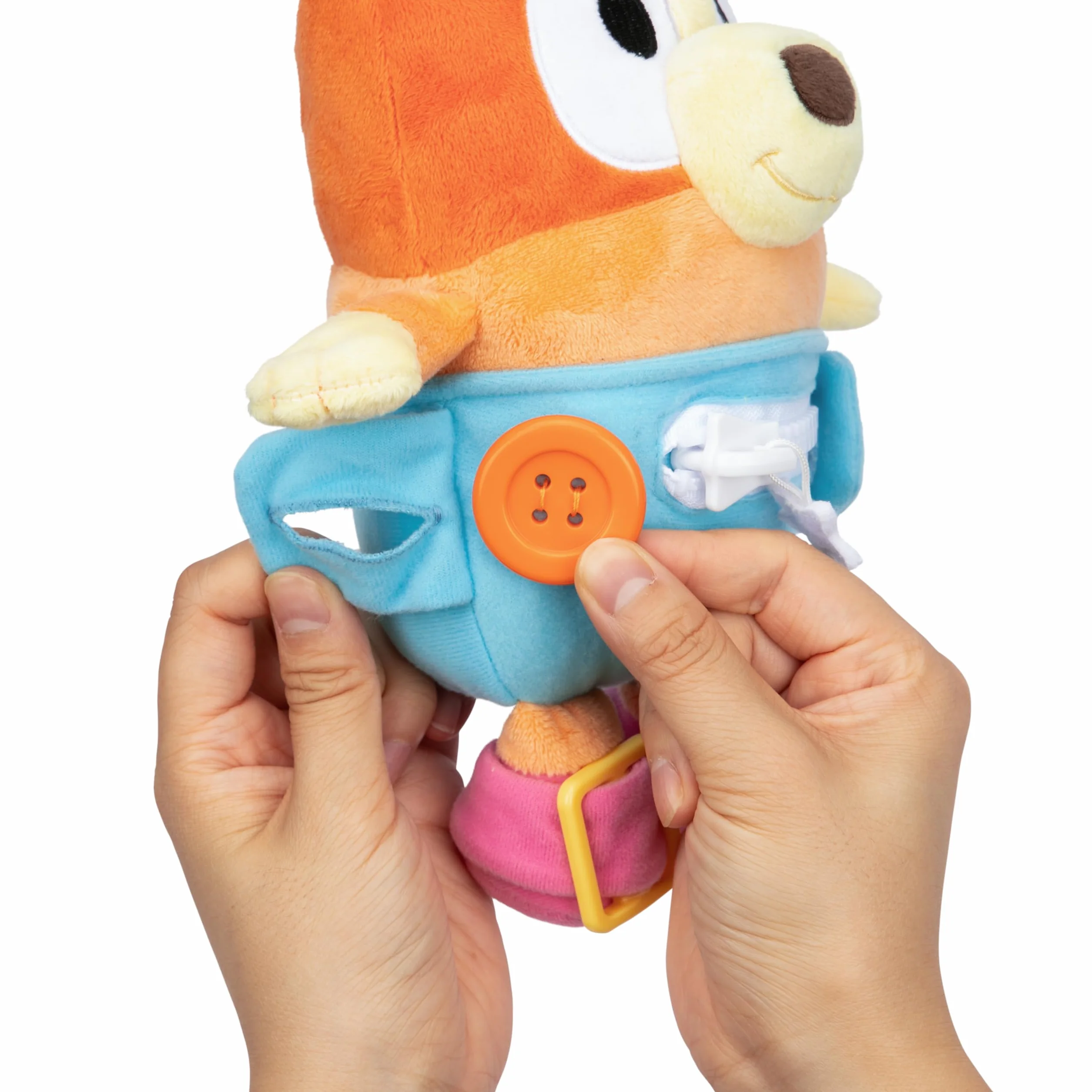 Bluey Bingo Bebé para Vestir y Jugar: Practica Las Habilidades motoras Finas vistiendo a Bingo Bebé, un Peluche Supersuave de 25,4 cm con Botones, Cremallera, Hebilla y Cordones