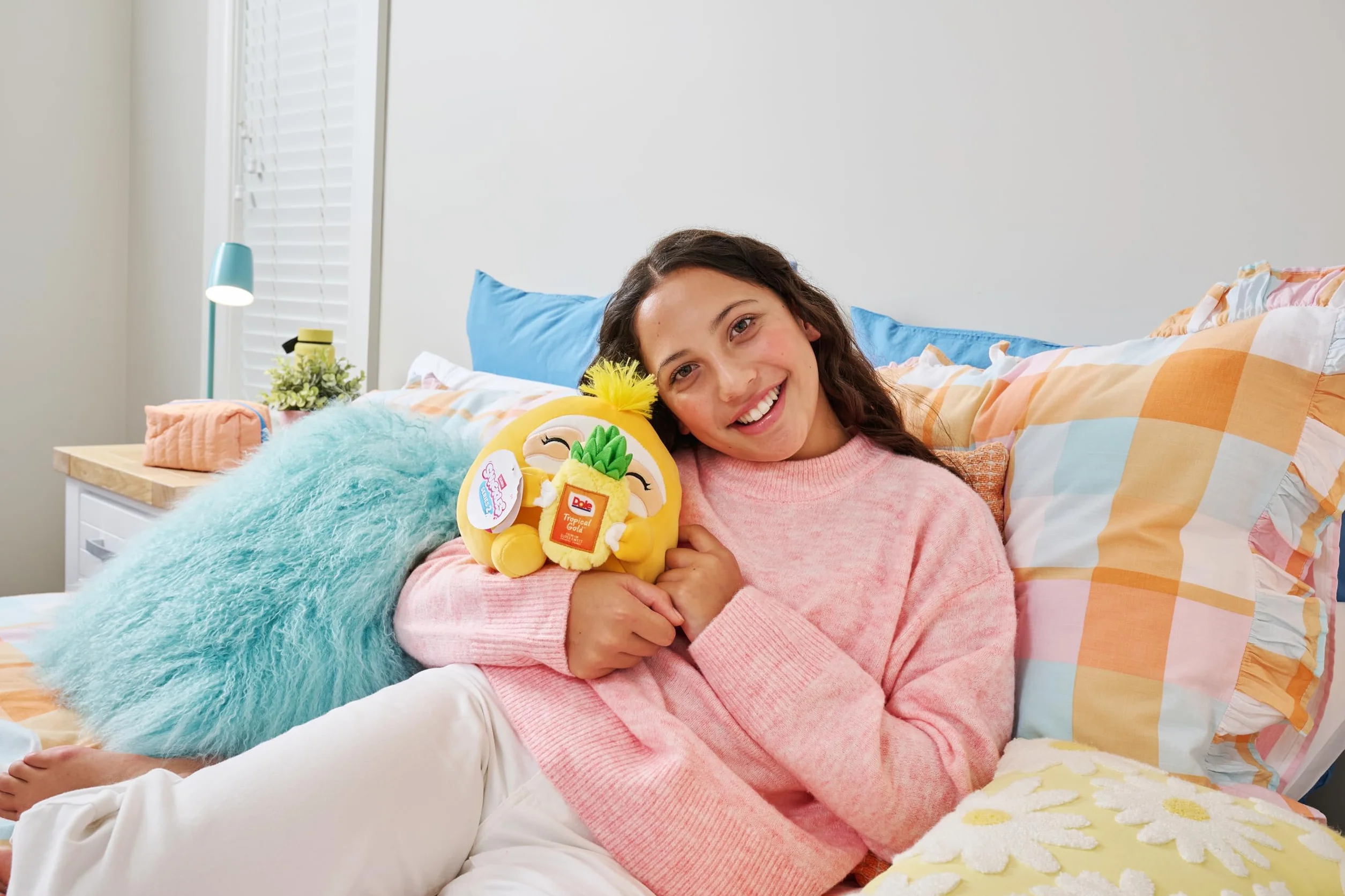 Snackles Serie 2 de 20 cm Snackle de ZURU muñeco blandito y achuchable de Peluche 20 cm con Accesorio de Snack de Marca, Penguin (Baskin Robbin), Regalos Dia de La Madre
