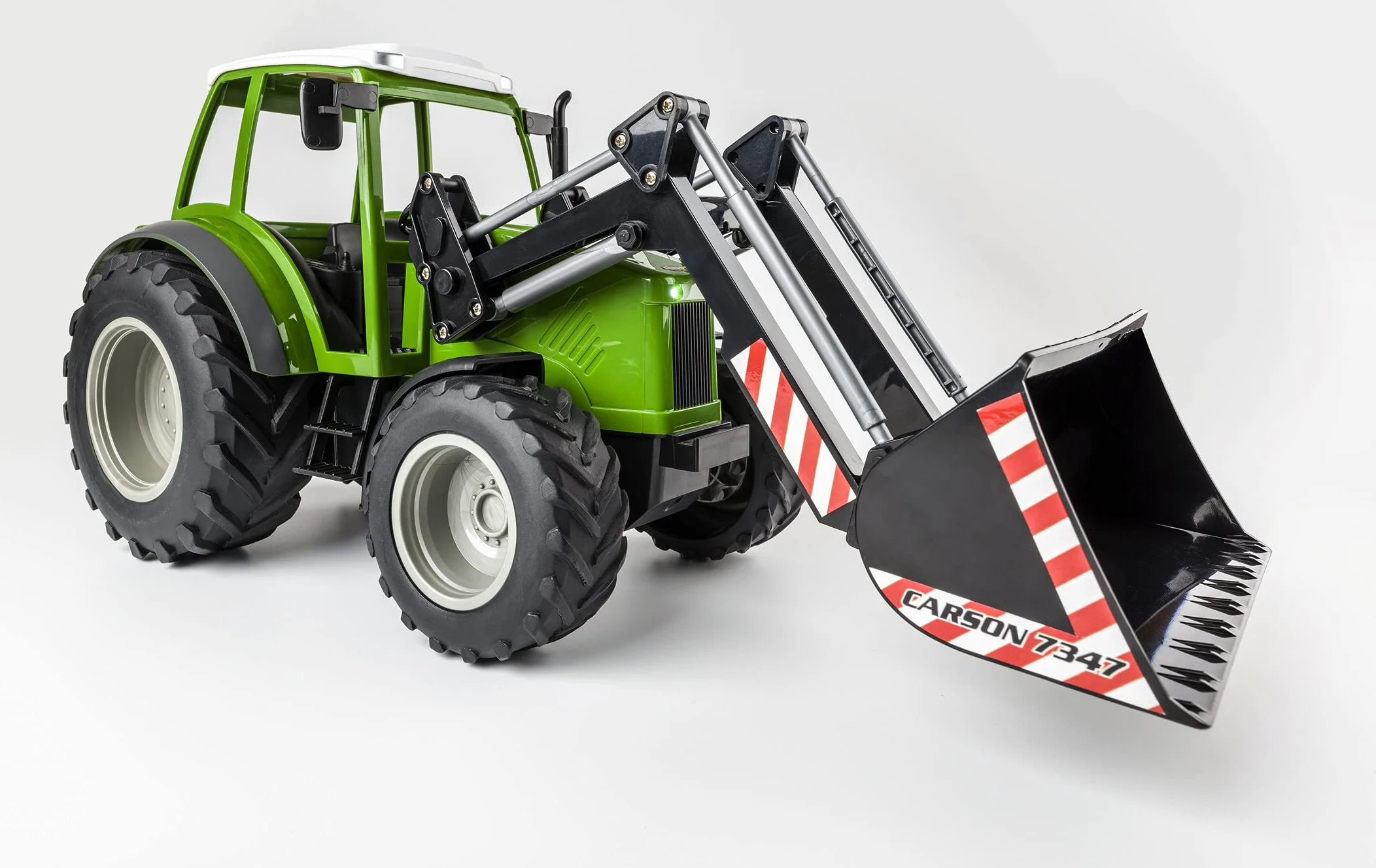 Carson 500907347 Tractor RC con Cargador Frontal 1:16 - Vehículo teledirigido, vehículo agrícola para niños a Partir de 8 años, Apto para Uso en Exteriores, Pilas y Mando a Distancia incluidos