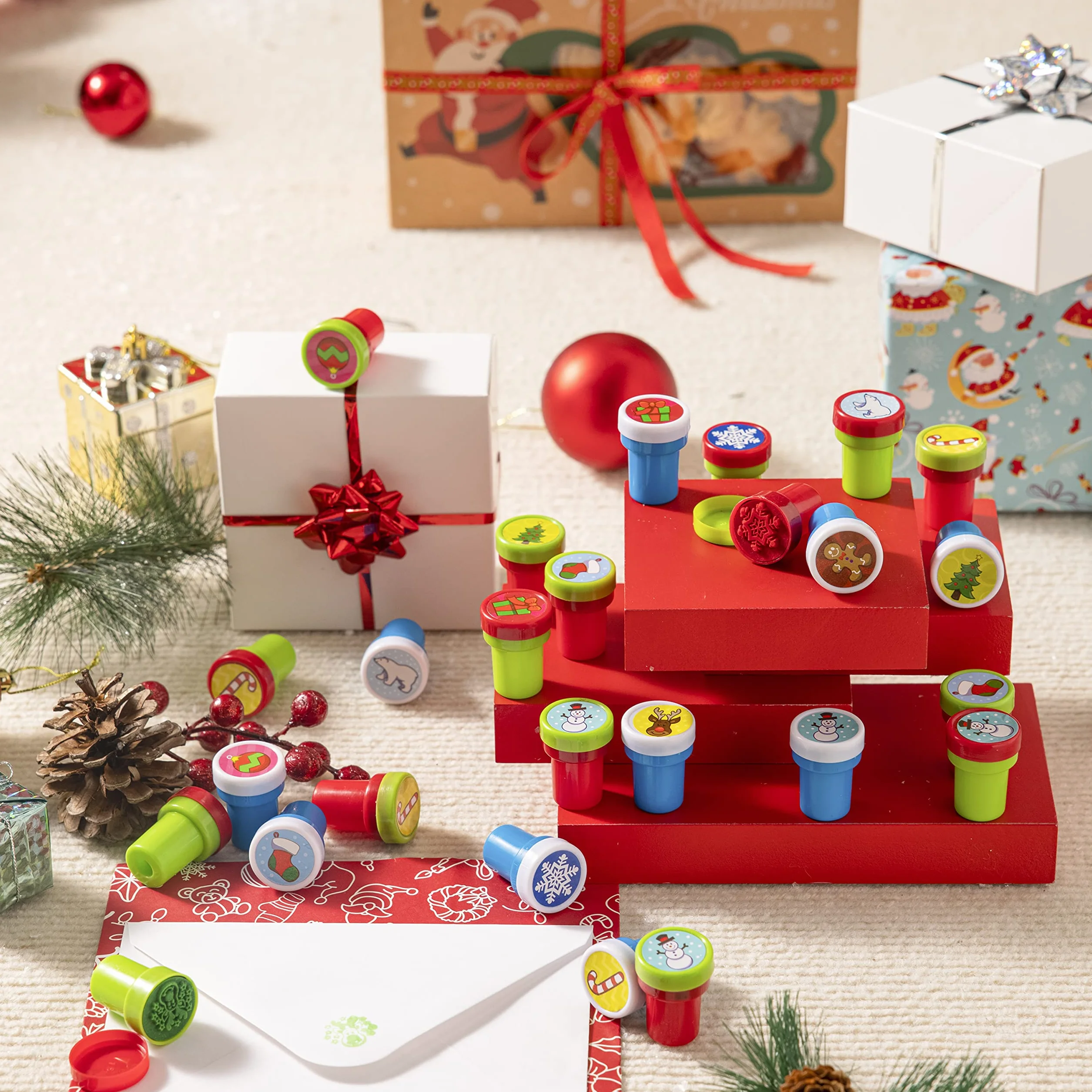 JOYIN Sellos Navidad para Niños 48pcs Sellos para Favor de Fiesta Infantil Premios Escolares Regalo de Cumpleaños
