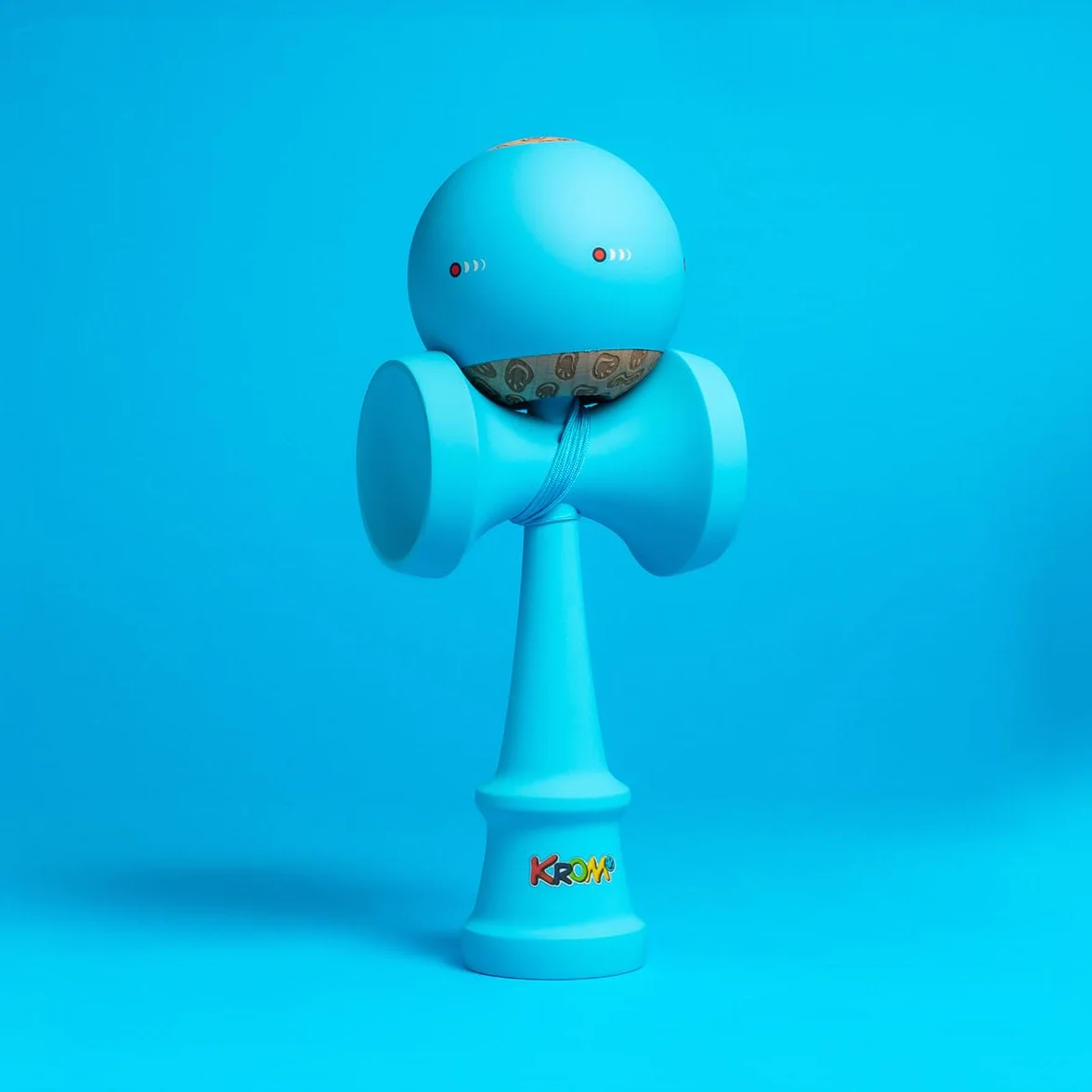 KROM Kendama KOLOR Azul – Kendama con Revestimiento de Goma, 2GOOD Shape, Arce Ken & Haya Tama