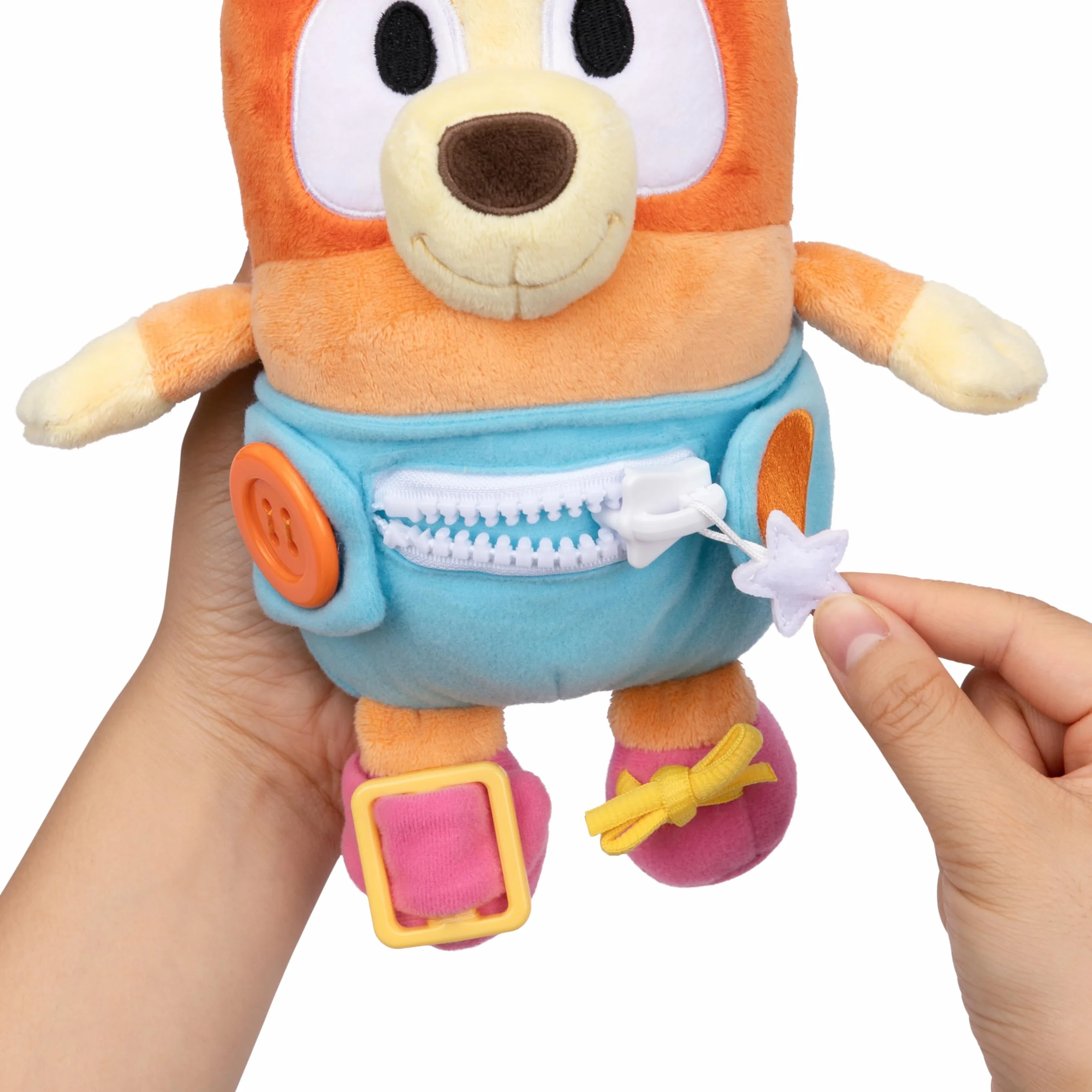 Bluey Bingo Bebé para Vestir y Jugar: Practica Las Habilidades motoras Finas vistiendo a Bingo Bebé, un Peluche Supersuave de 25,4 cm con Botones, Cremallera, Hebilla y Cordones