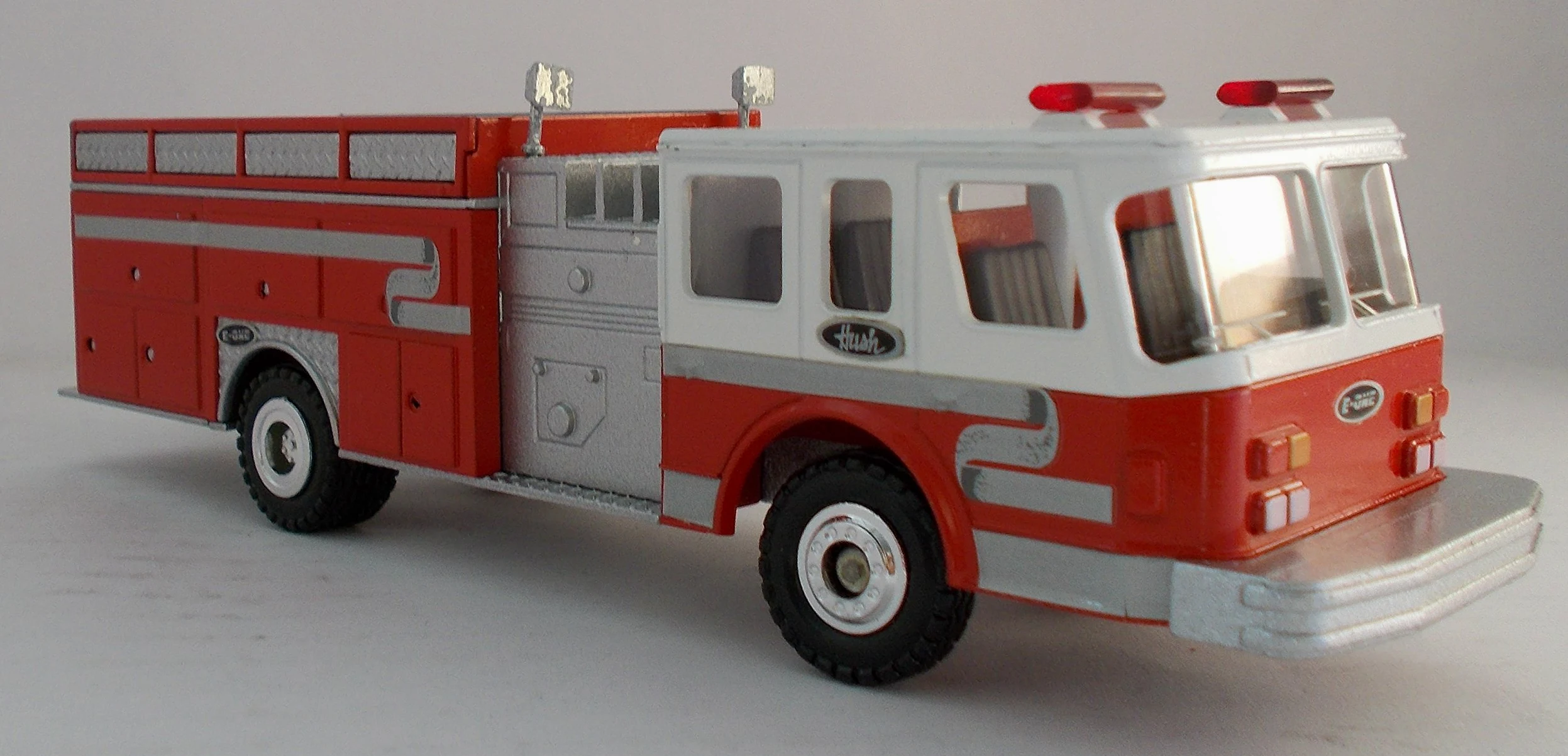 CONRAD - CON5510 - Camion de pompier américain Hush Pumper - 1/50