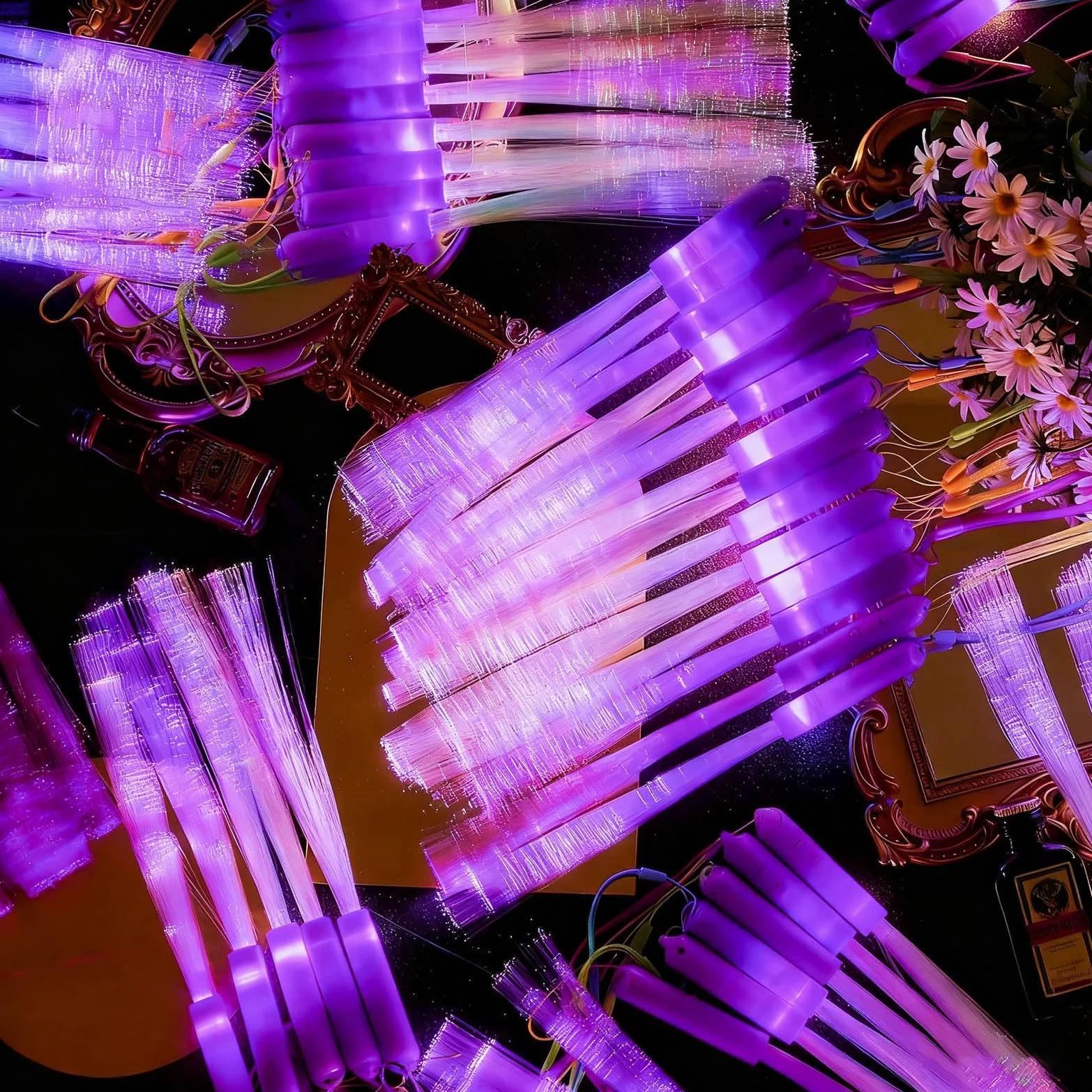 Lewtemi 300 varitas de fibra óptica a granel que brillan en la oscuridad, suministros de fiesta, varitas intermitentes LED coloridas para recuerdos de fiesta de boda (morado)