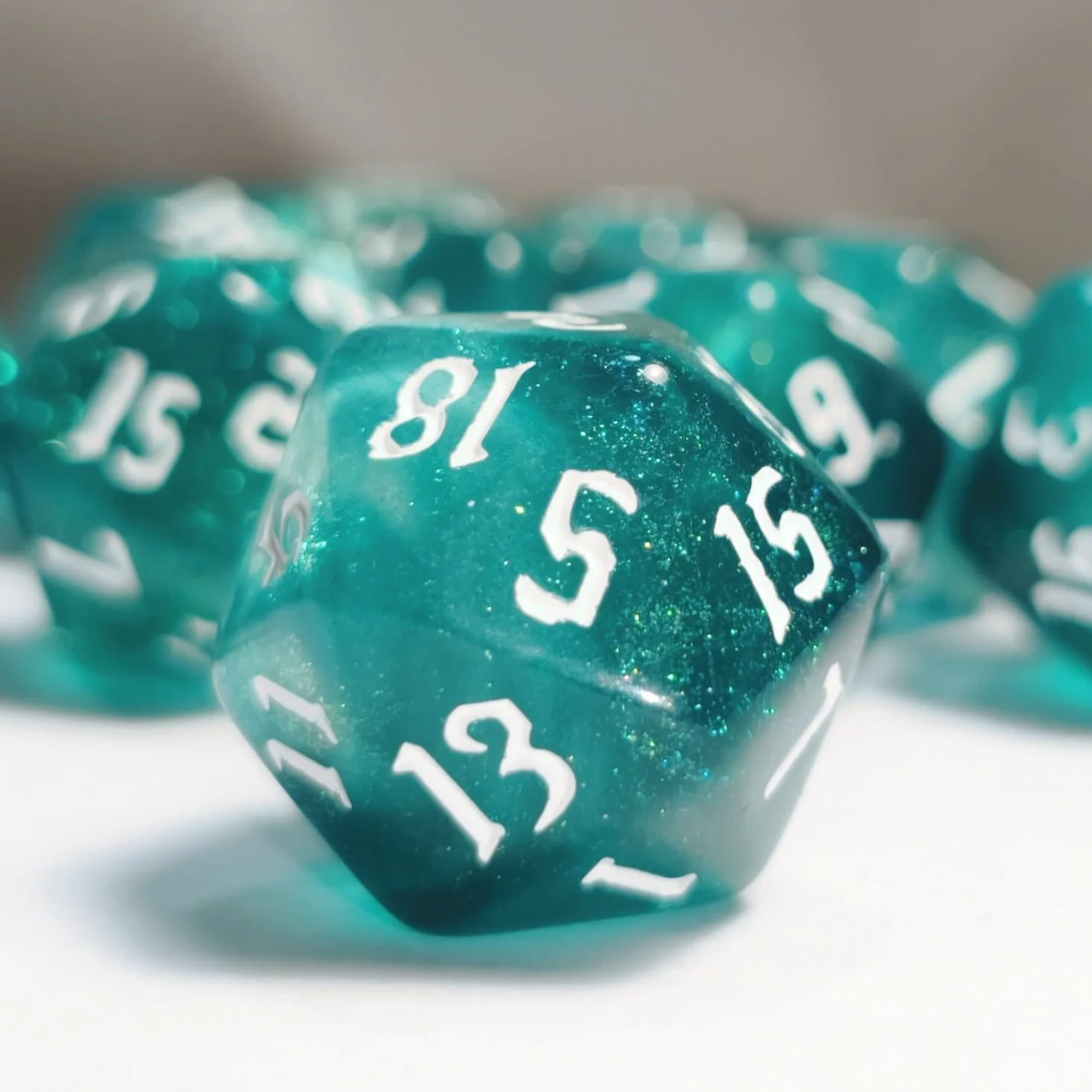 Dzxin Dados de rol 20 Caras,10 Piezas Caras Dados Poliédricos, 20mm D20 Dados para Dungeons and Dragons DND RPG MTG Juegos de Cartas de Mesa y Otros Juegos de Mesa (Verde)