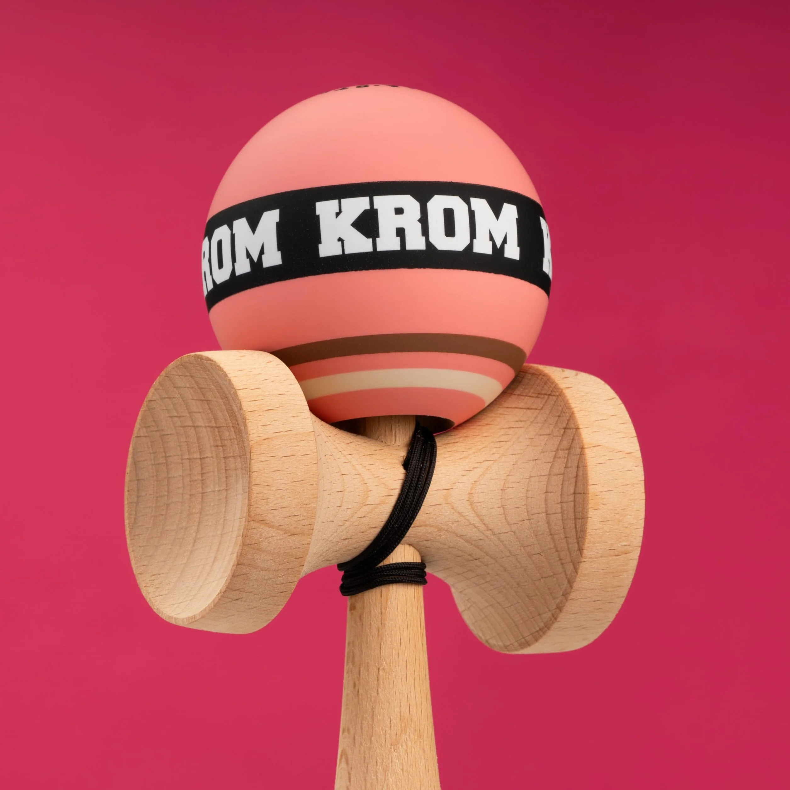 KROM Kendama STROGO Neapolitan Strawberry – Kendama de Madera para Principiantes y Jugadores avanzados – Juego de Habilidad para Uso Interior y Exterior – Juguete de Madera con Cuerda y Bola