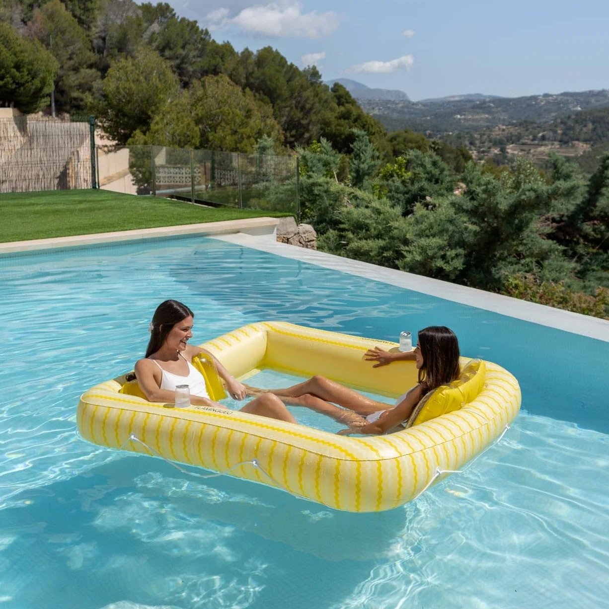 Flamingueo Colchoneta Piscina - Flotador Playa - Tamaño Extra Grande - Base de Rejilla - Dos Posavasos - Dos Almohadas Extraíbles