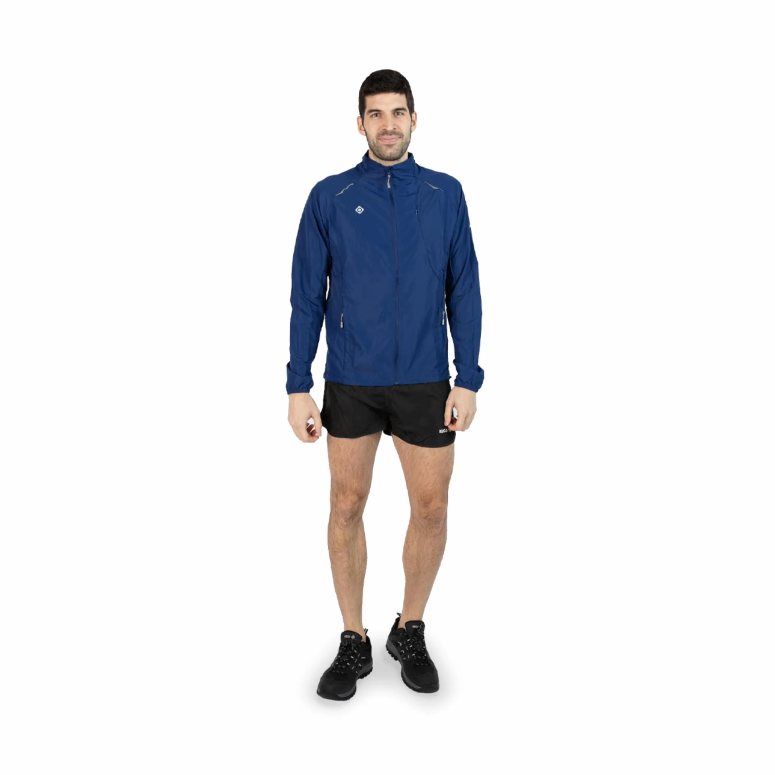 Izas Brezel Chaqueta Ligera Hombre Running Trekking AWPS DRY Coolspeed Corte Ajustado Mangas Anatómicas Ventilación Reflectantes