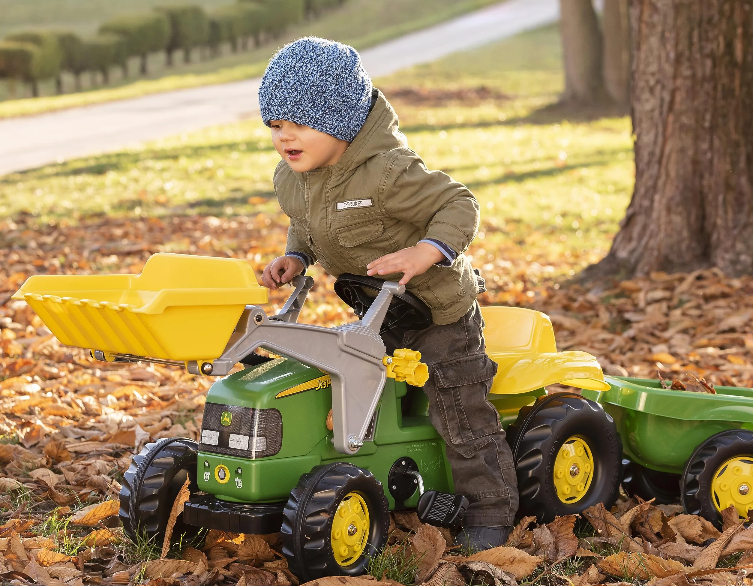 Rolly Toys 012190 - rollyKid John Deere (con remolque, dirección de palanca giratoria, edad 2,5 - 5 años, enganche trasero), verde