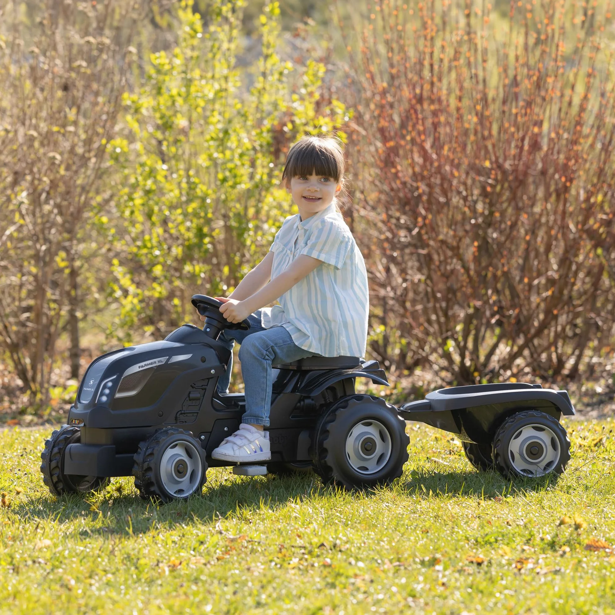 Smoby- Tractor Infantil con Pedales Farmer XL Negro, Muy Resistente, con Remolque, Volante con Bocina, Asiento Ajustable, A Partir de 3 Años (7600710131)