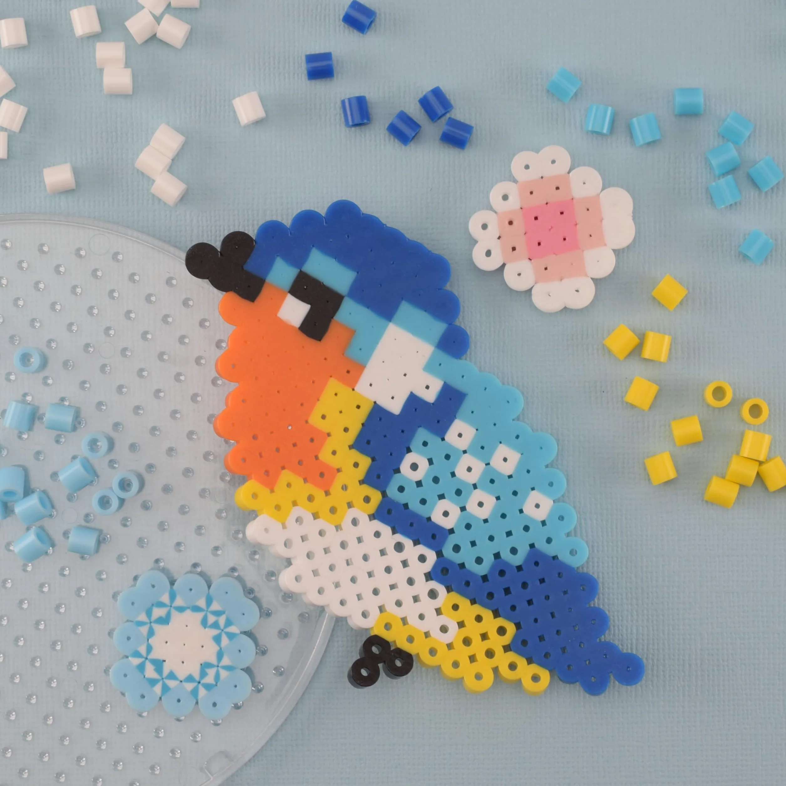 Vaessen Creative Perlas Fusibles, Azul, Set de 1100 Piezas para Manualidades DIY para Niños, Creación de Joyas, Decoraciones Hechas en Casa y Otras Ideas de Manualidades